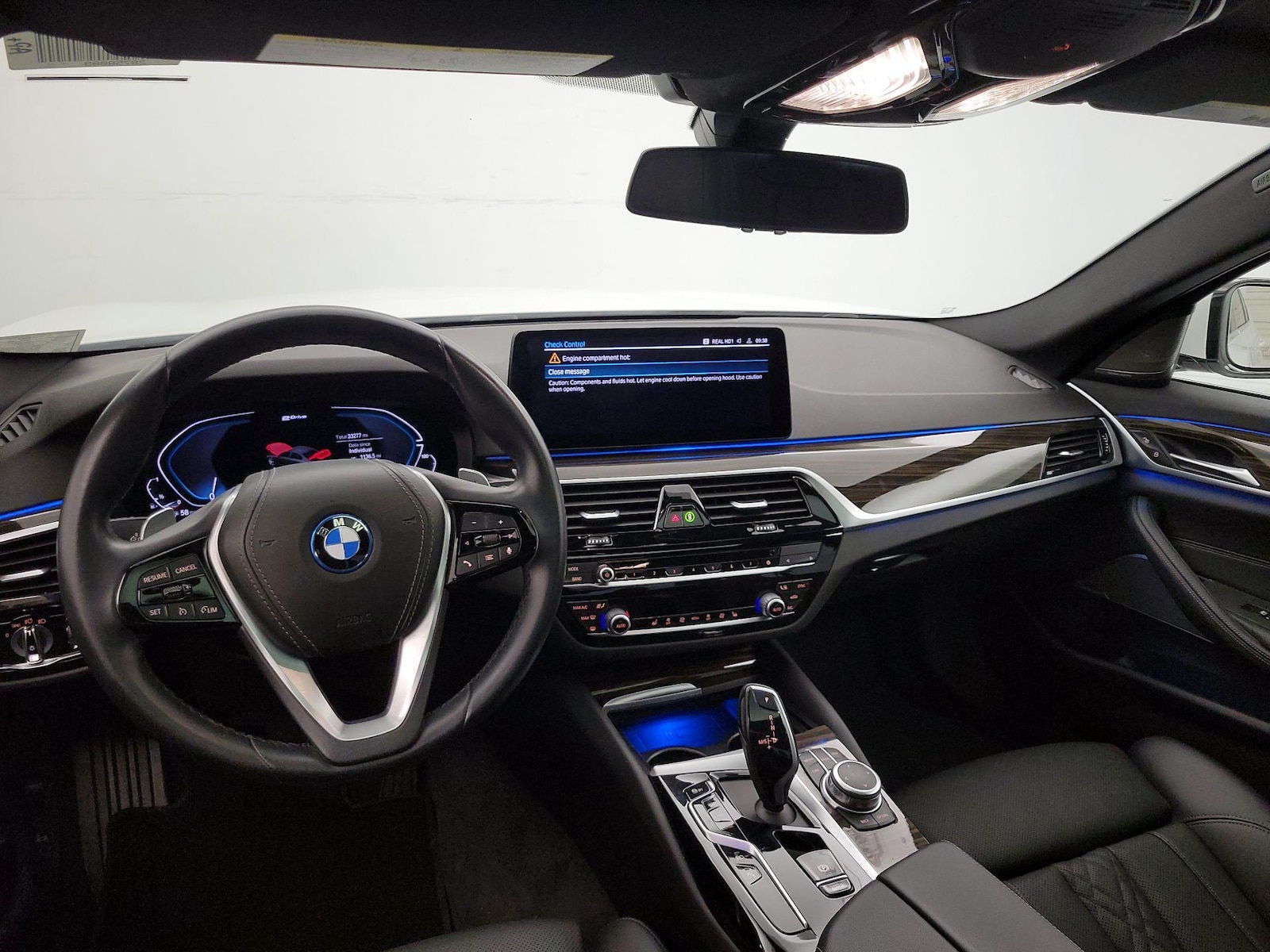 2022 BMW 5 Series 530e - Photo 10
