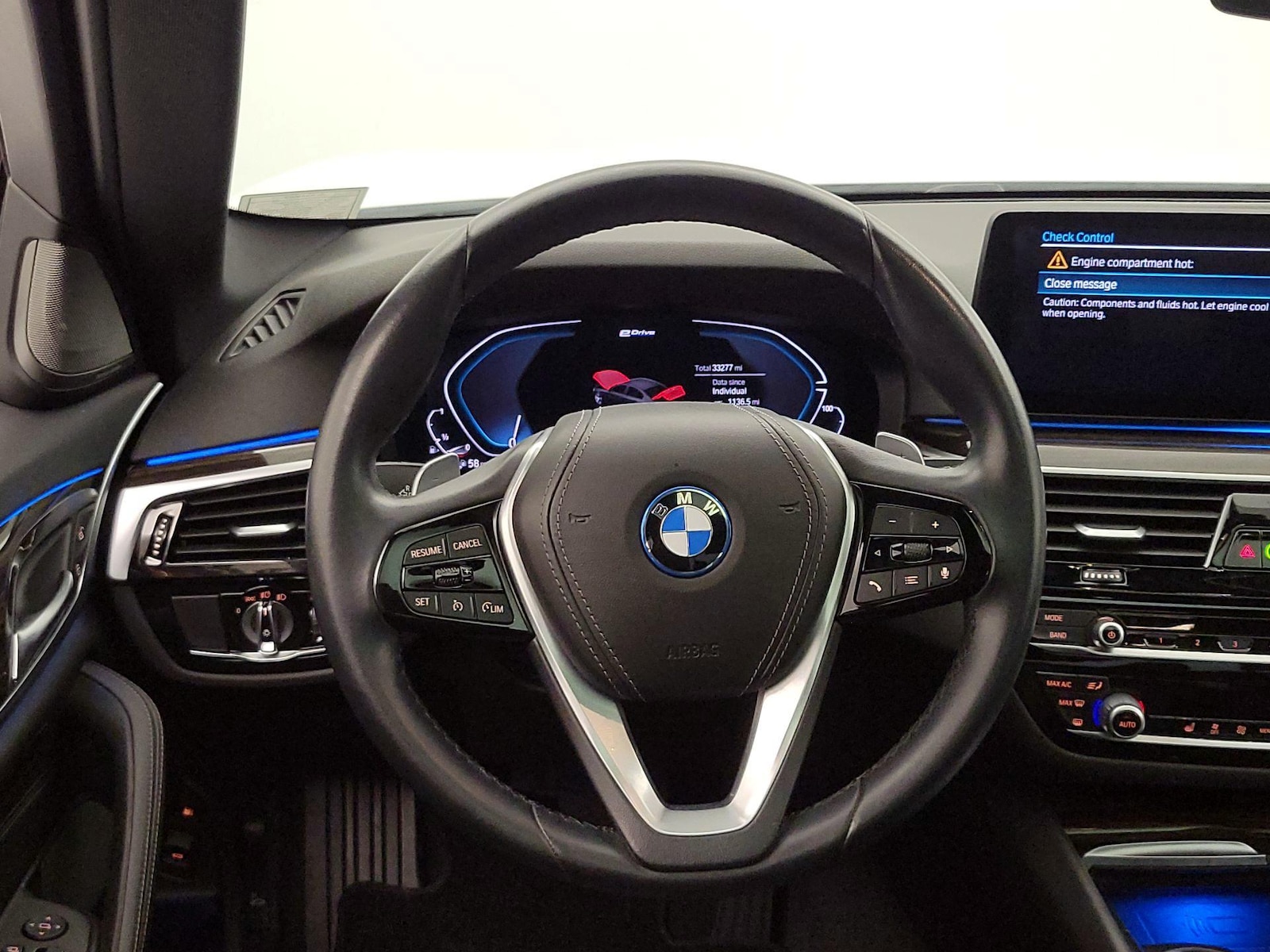 2022 BMW 5 Series 530e - Photo 11