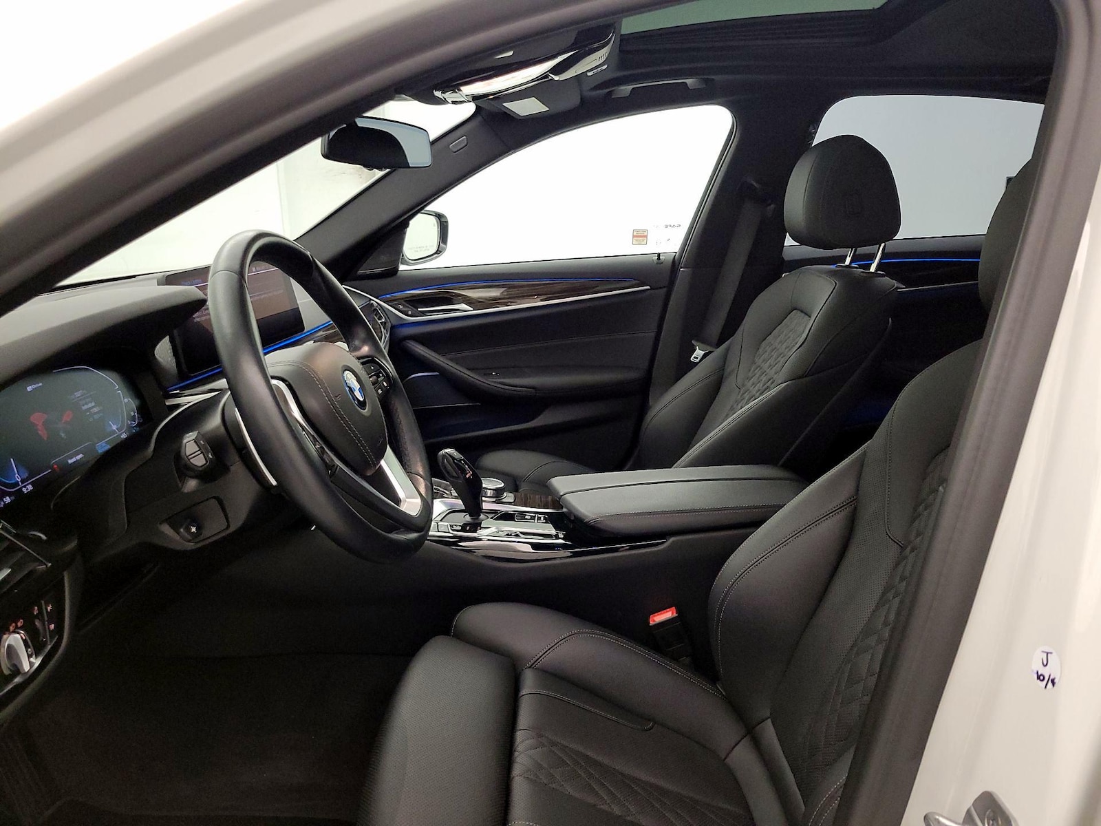 2022 BMW 5 Series 530e - Photo 12