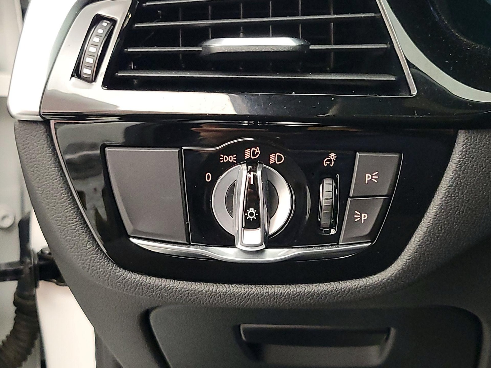 2022 BMW 5 Series 530e - Photo 14