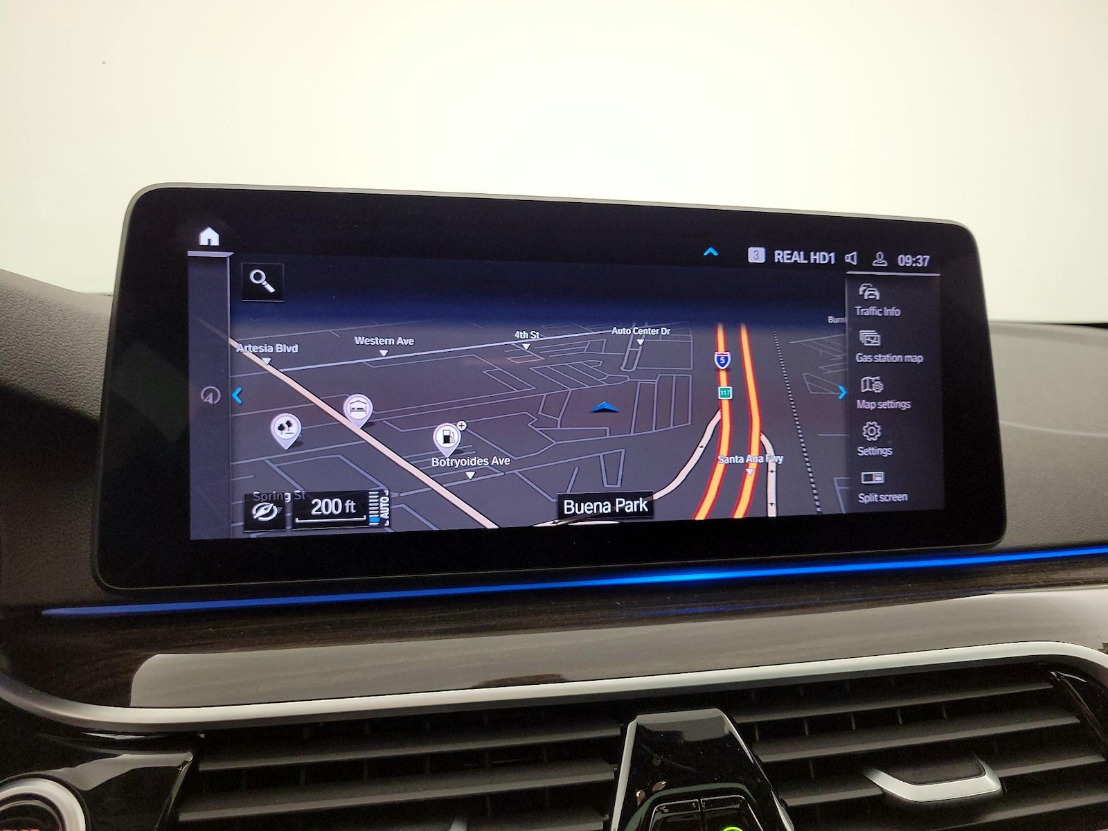 2022 BMW 5 Series 530e - Photo 15