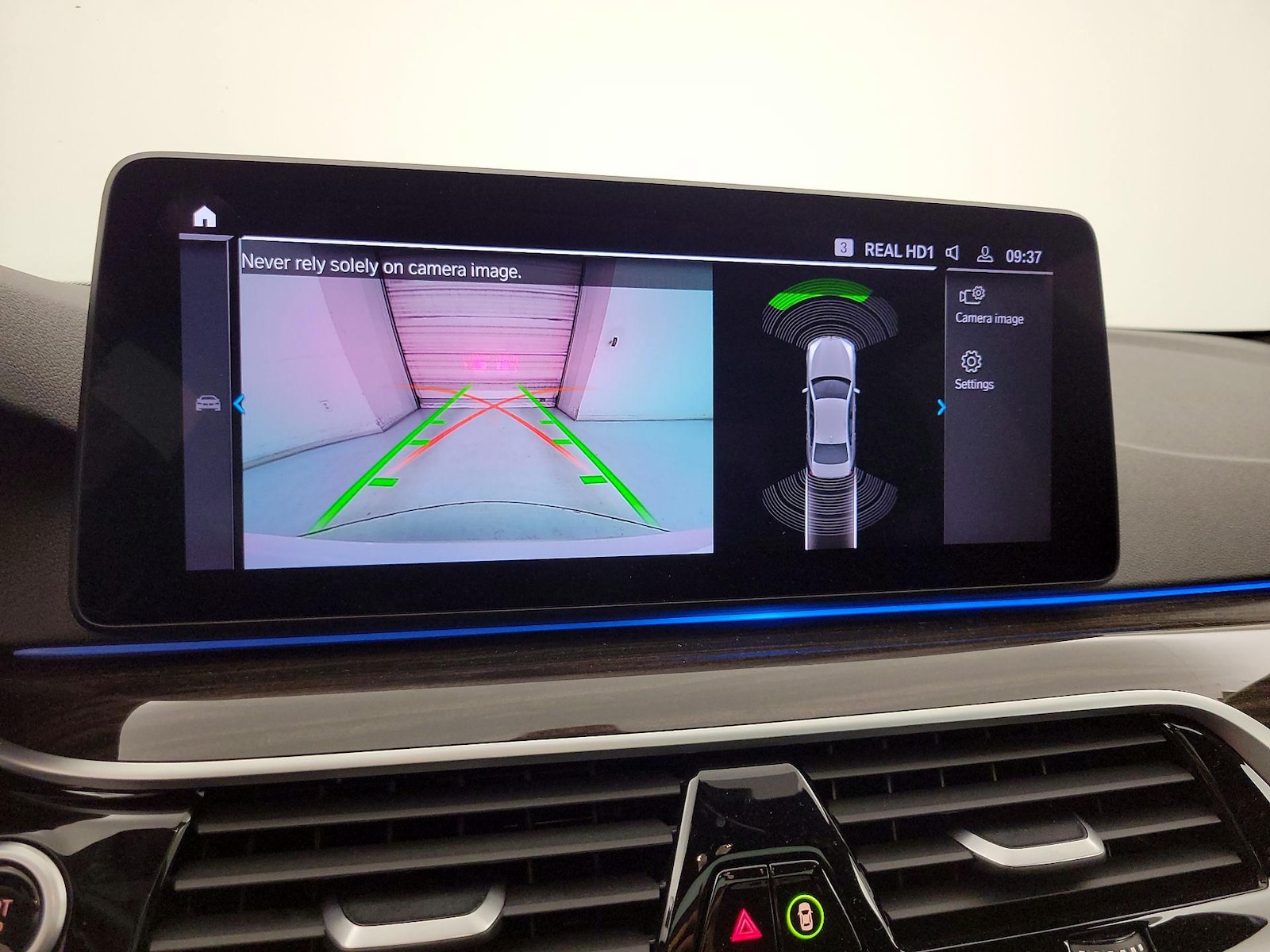 2022 BMW 5 Series 530e - Photo 16