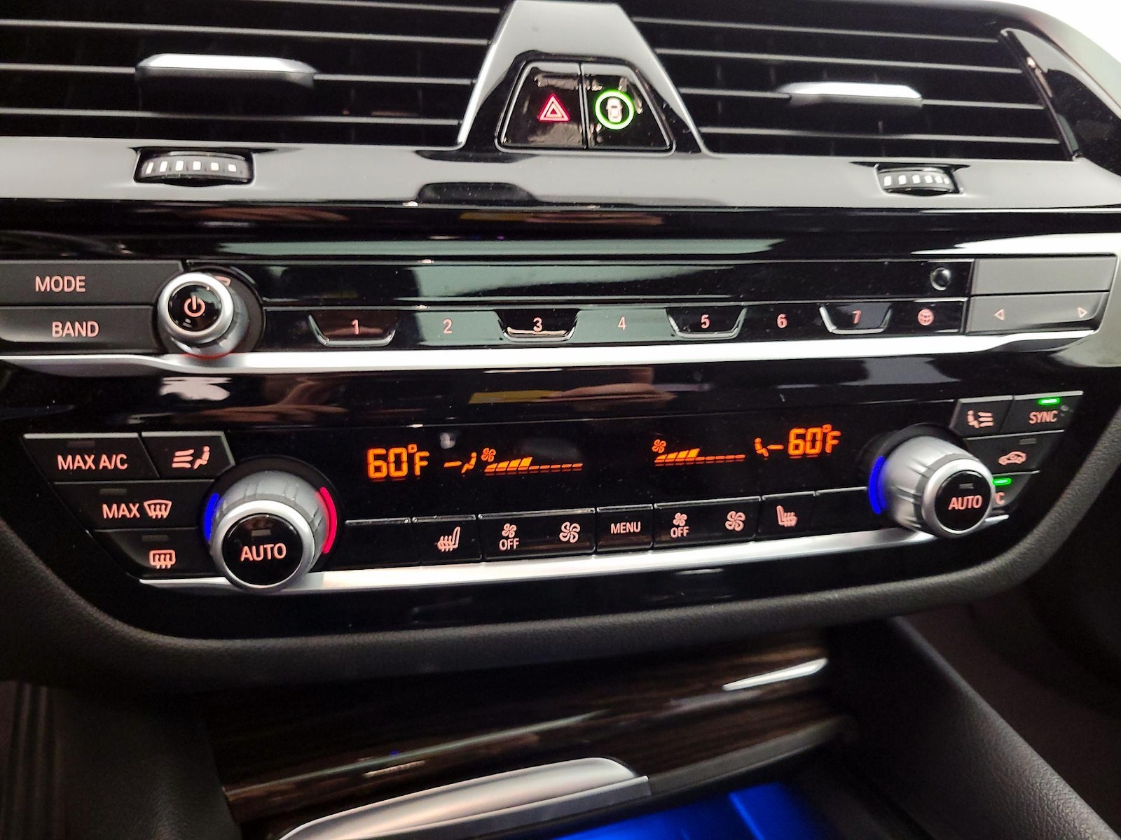 2022 BMW 5 Series 530e - Photo 18