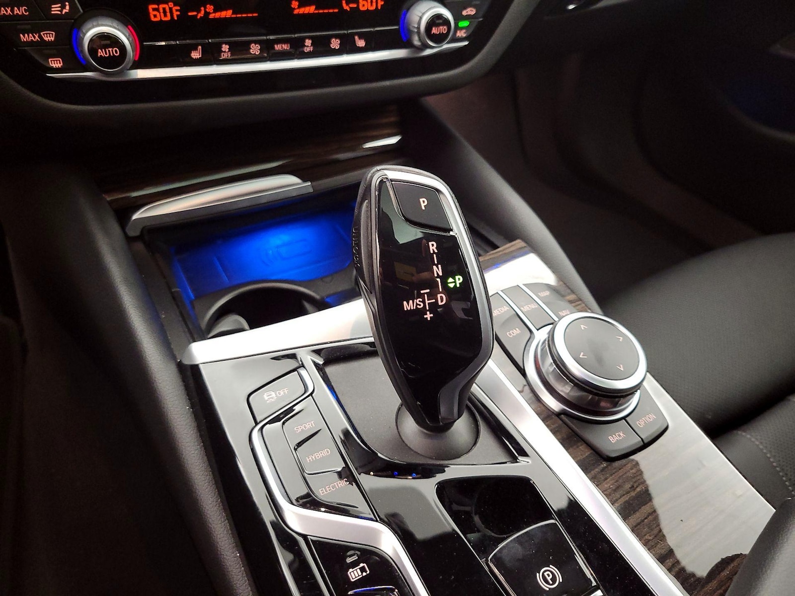 2022 BMW 5 Series 530e - Photo 19