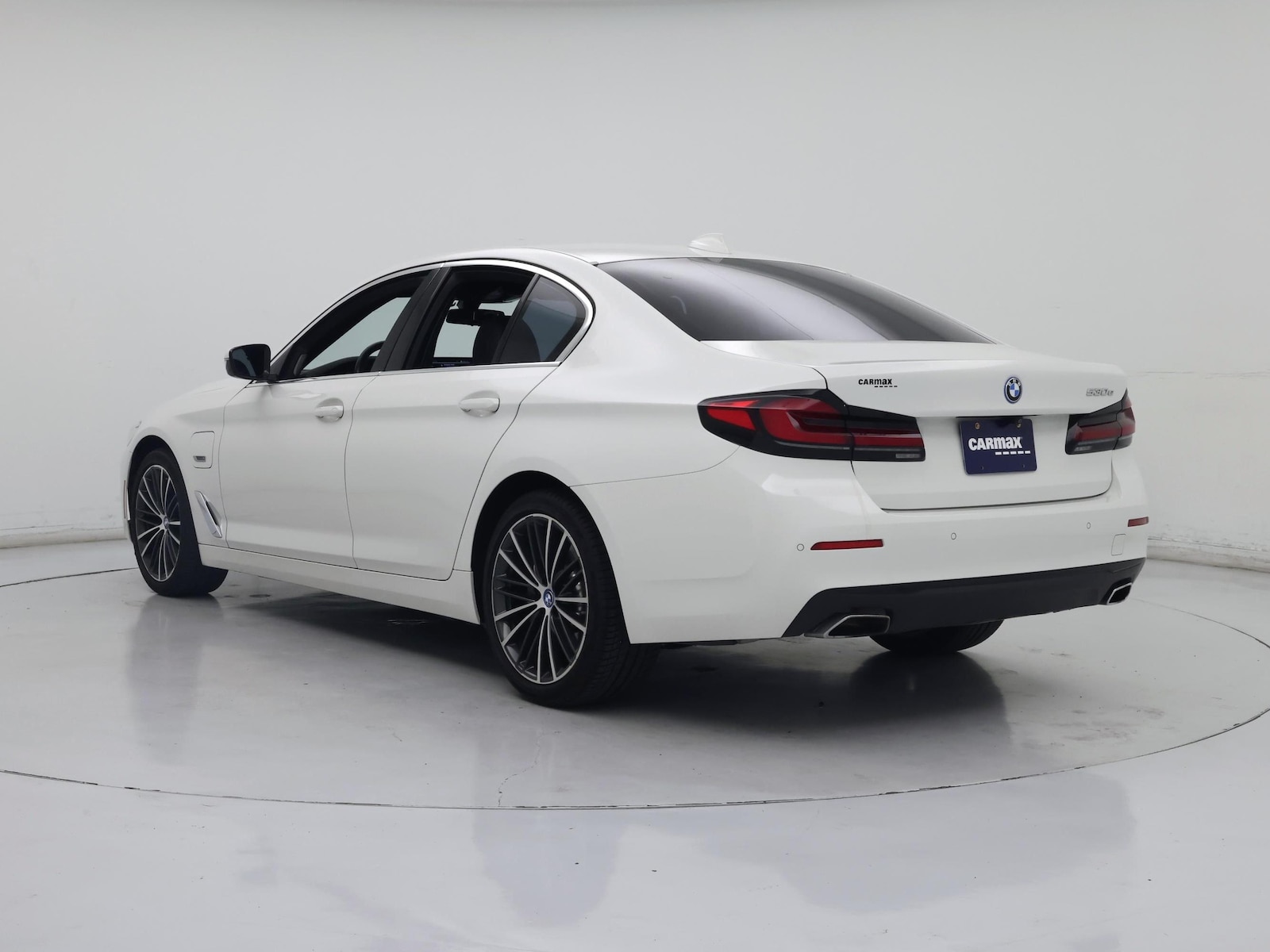 2022 BMW 5 Series 530e - Photo 3