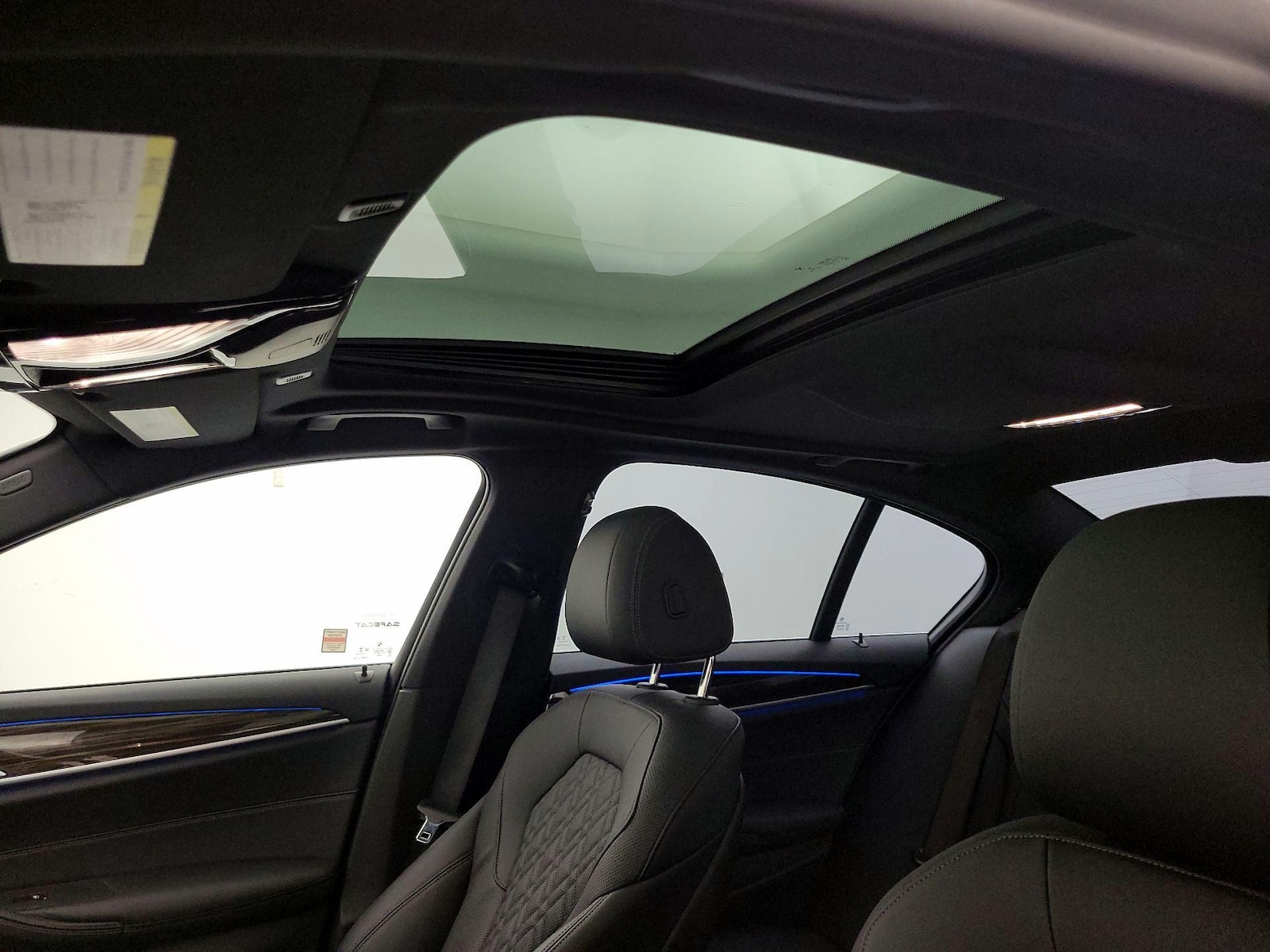 2022 BMW 5 Series 530e - Photo 20