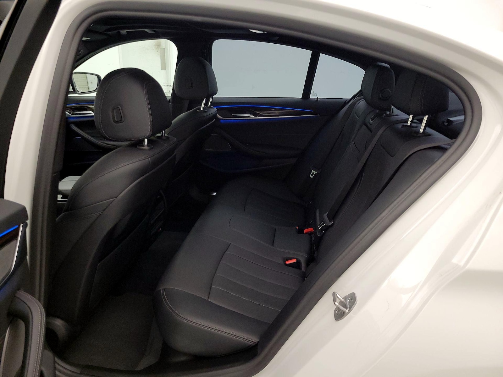 2022 BMW 5 Series 530e - Photo 21