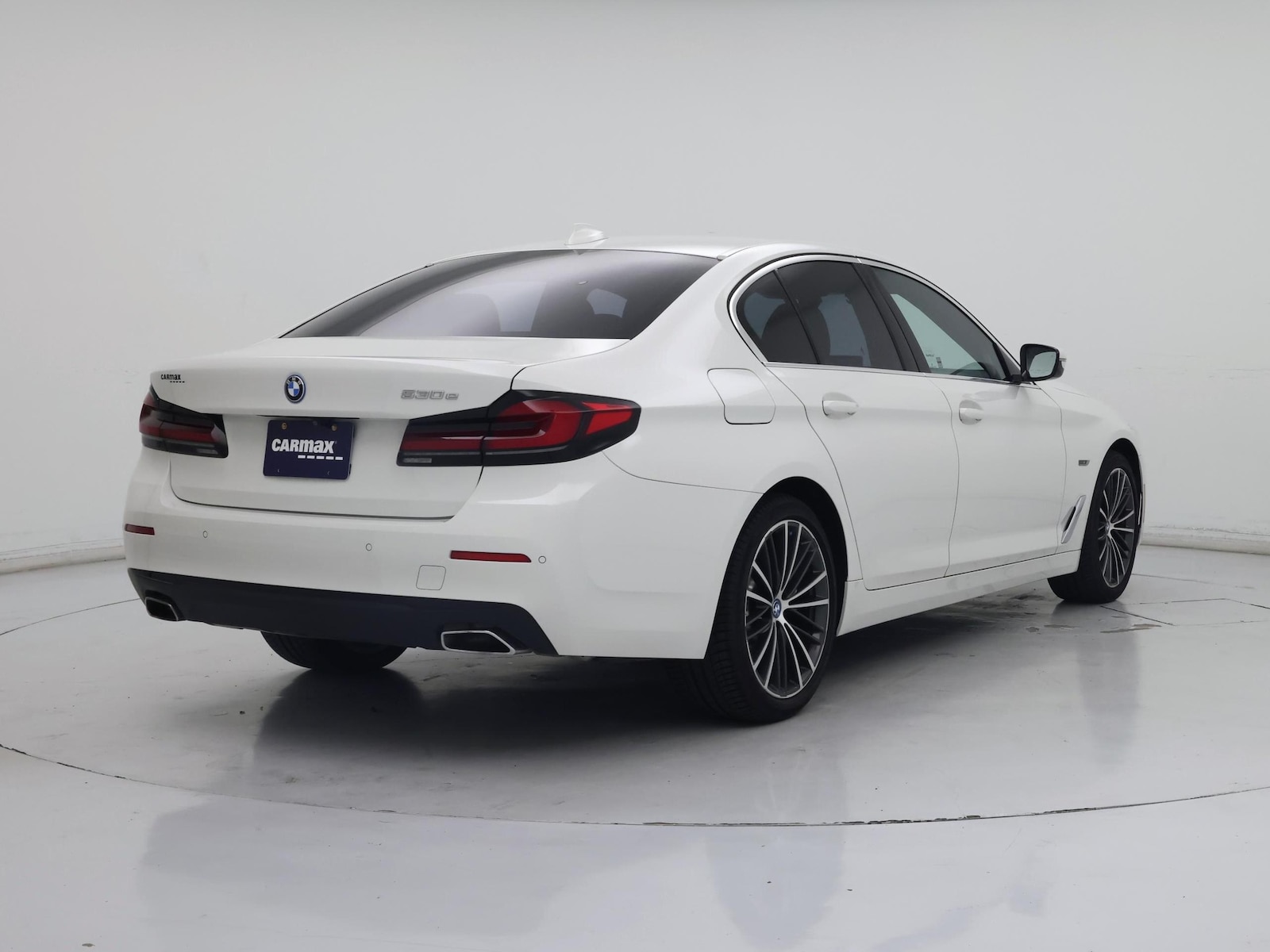2022 BMW 5 Series 530e - Photo 9