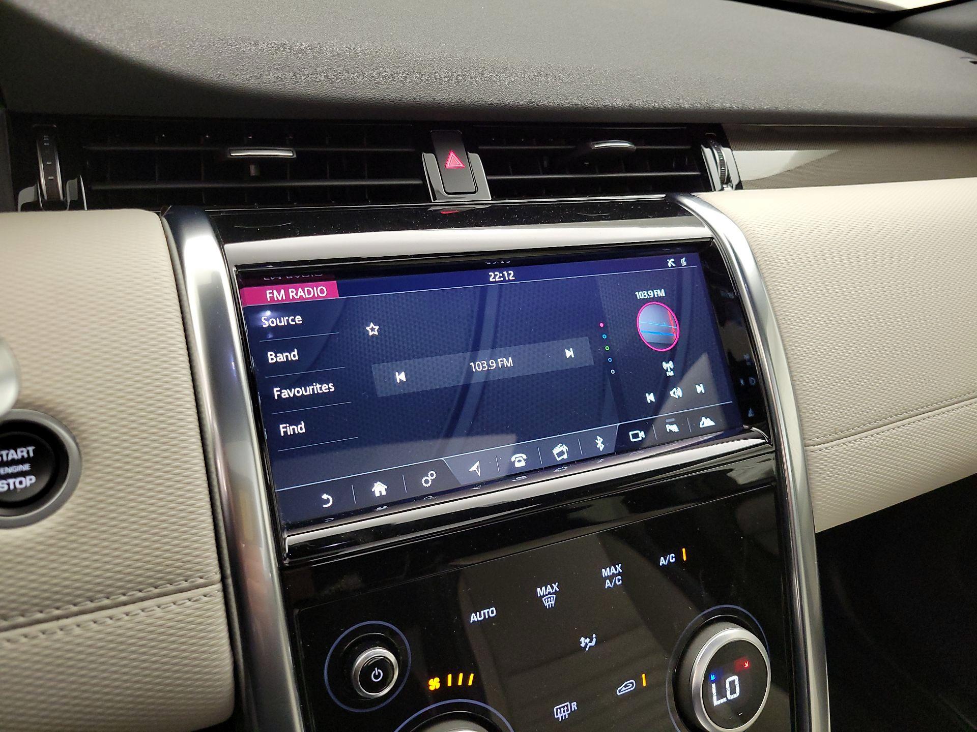 Thumbnail: 2020 Land Rover Discovery Sport - 15