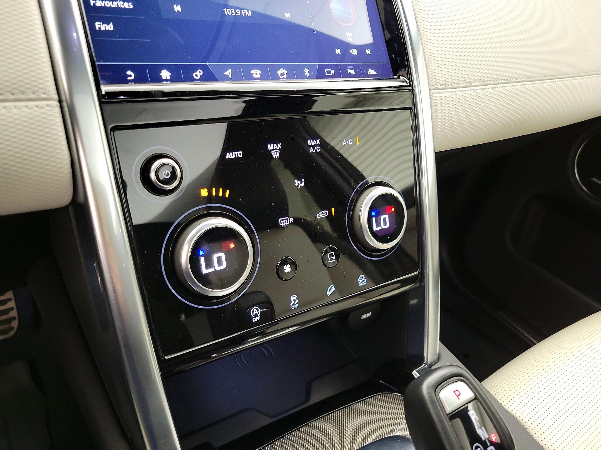 Thumbnail: 2020 Land Rover Discovery Sport - 16