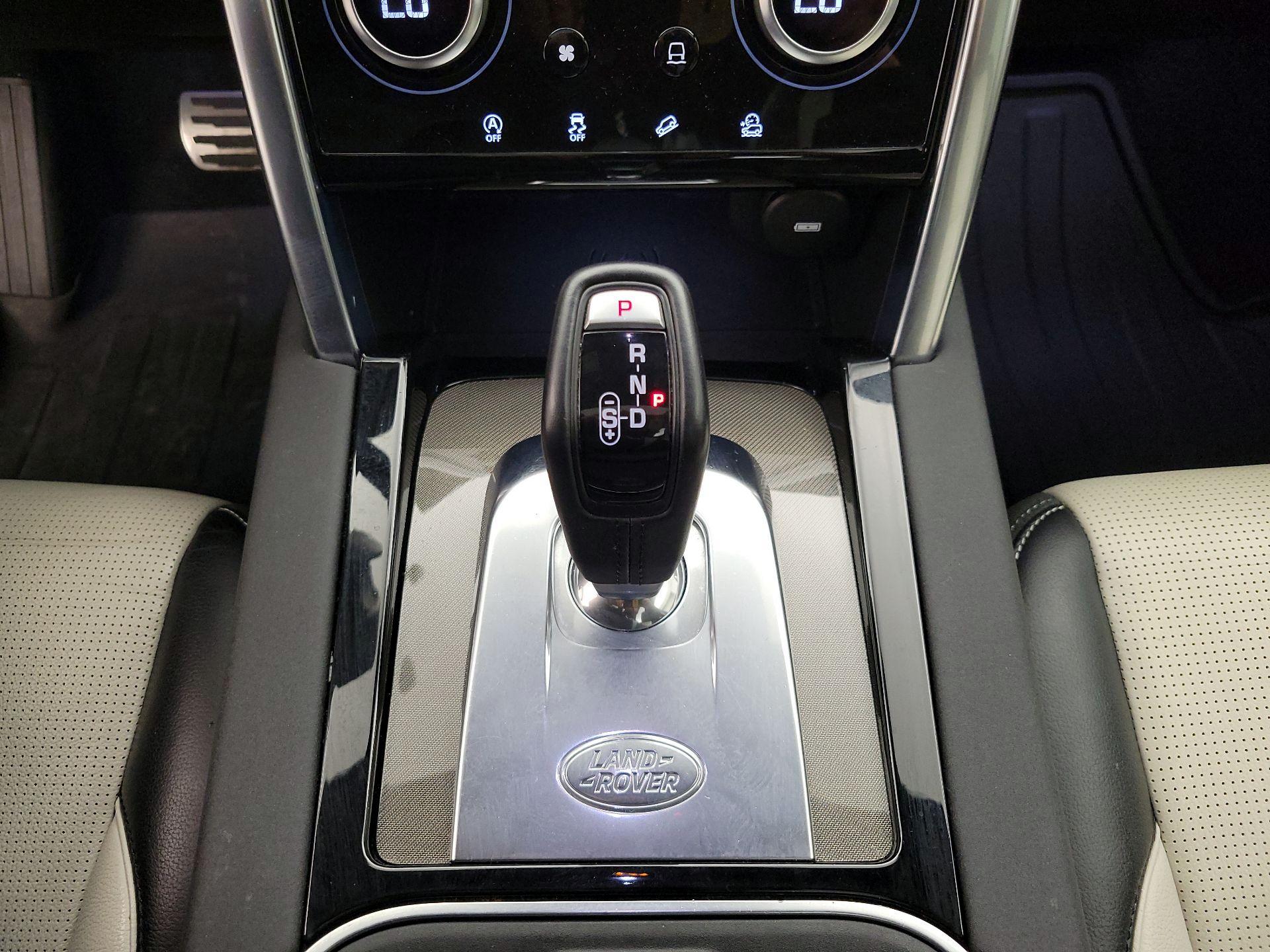 Thumbnail: 2020 Land Rover Discovery Sport - 17