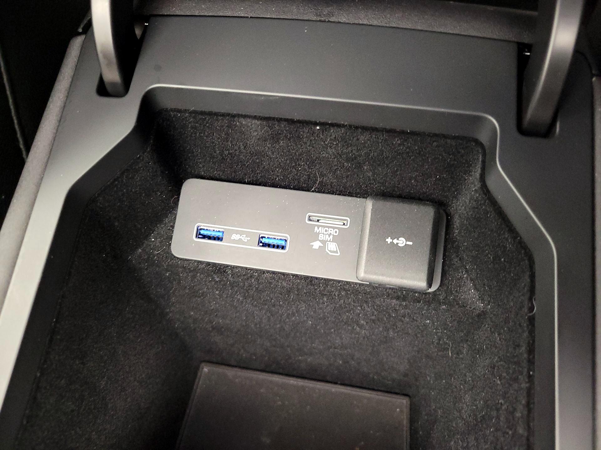 Thumbnail: 2020 Land Rover Discovery Sport - 18