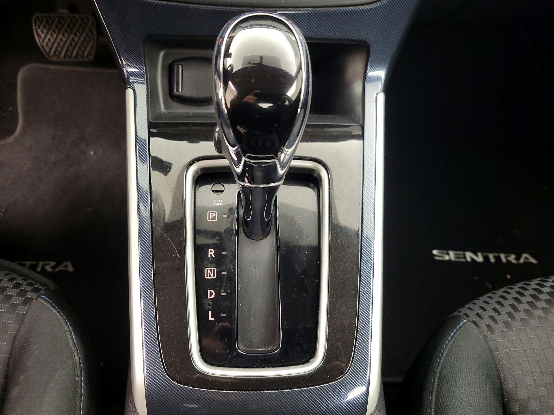 Thumbnail: 2019 Nissan Sentra - 17