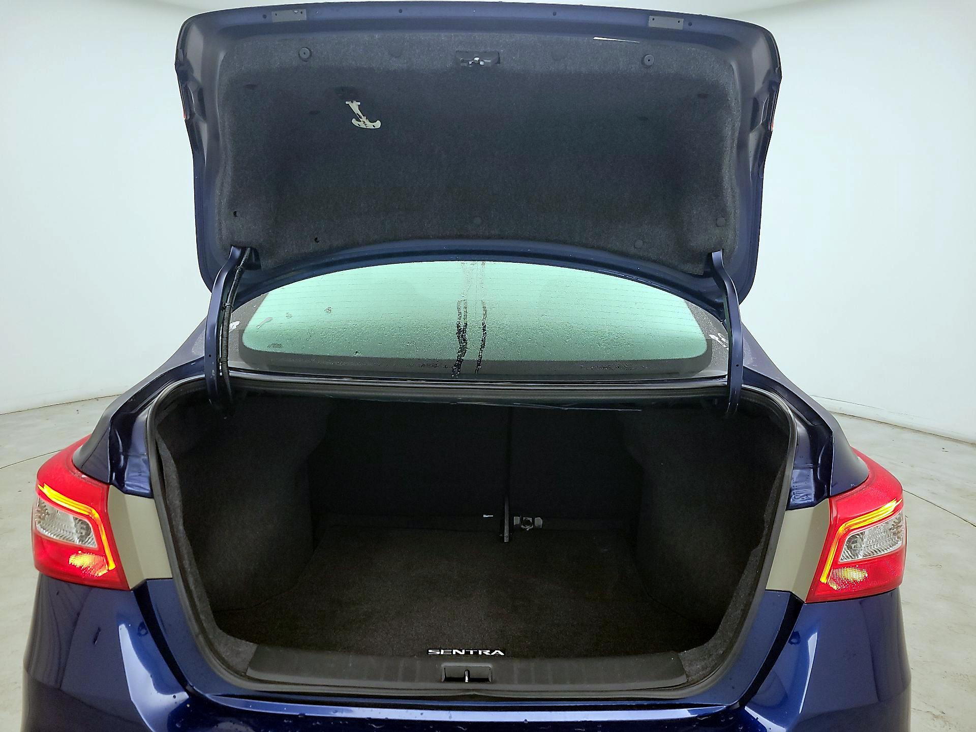 Thumbnail: 2019 Nissan Sentra - 19