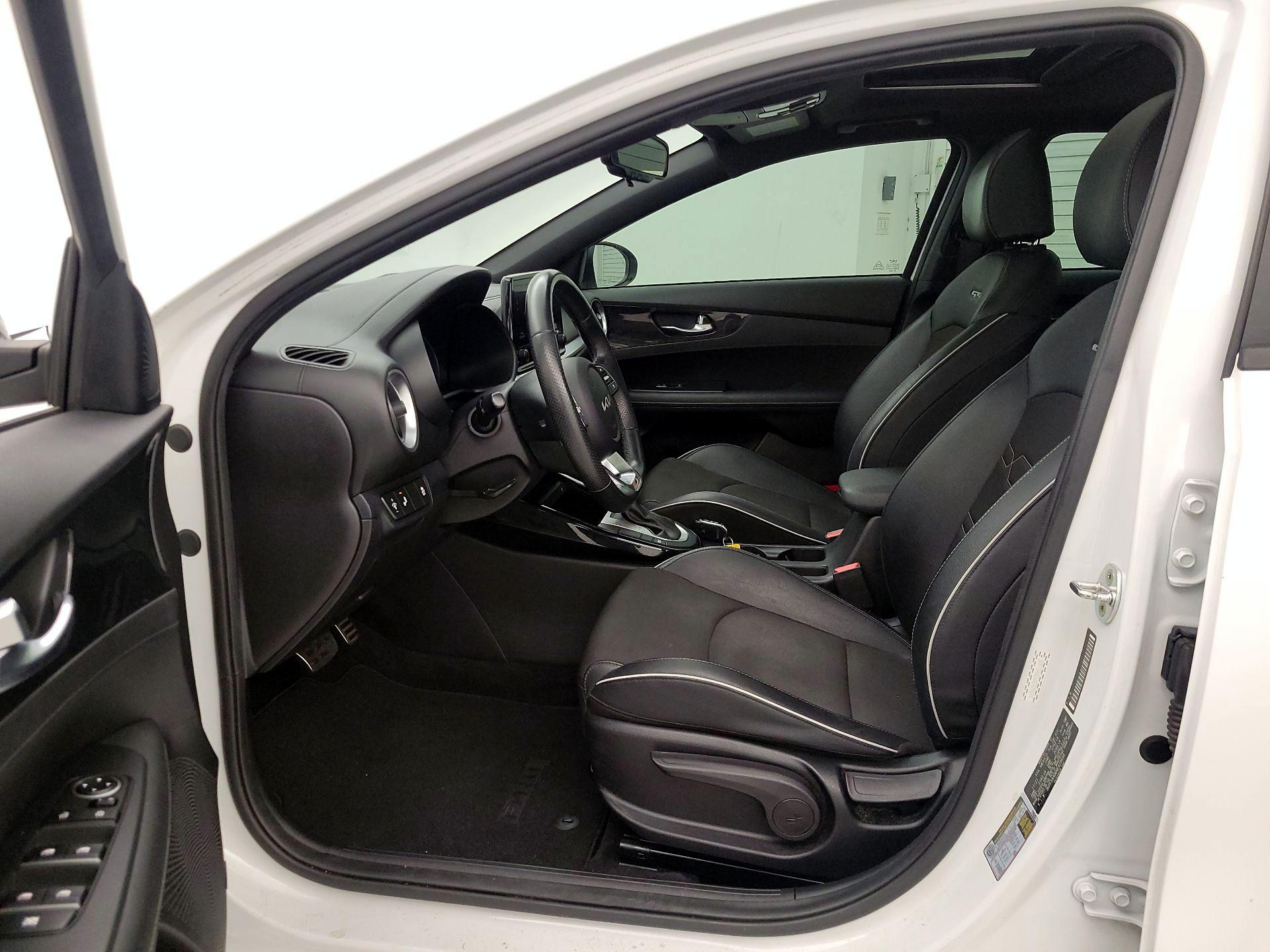 Thumbnail: 2022 Kia Forte - 11