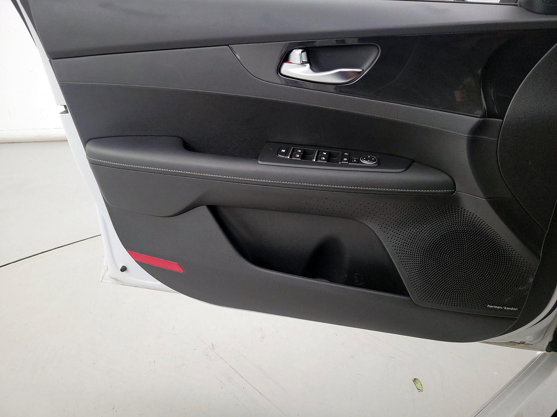 Thumbnail: 2022 Kia Forte - 12
