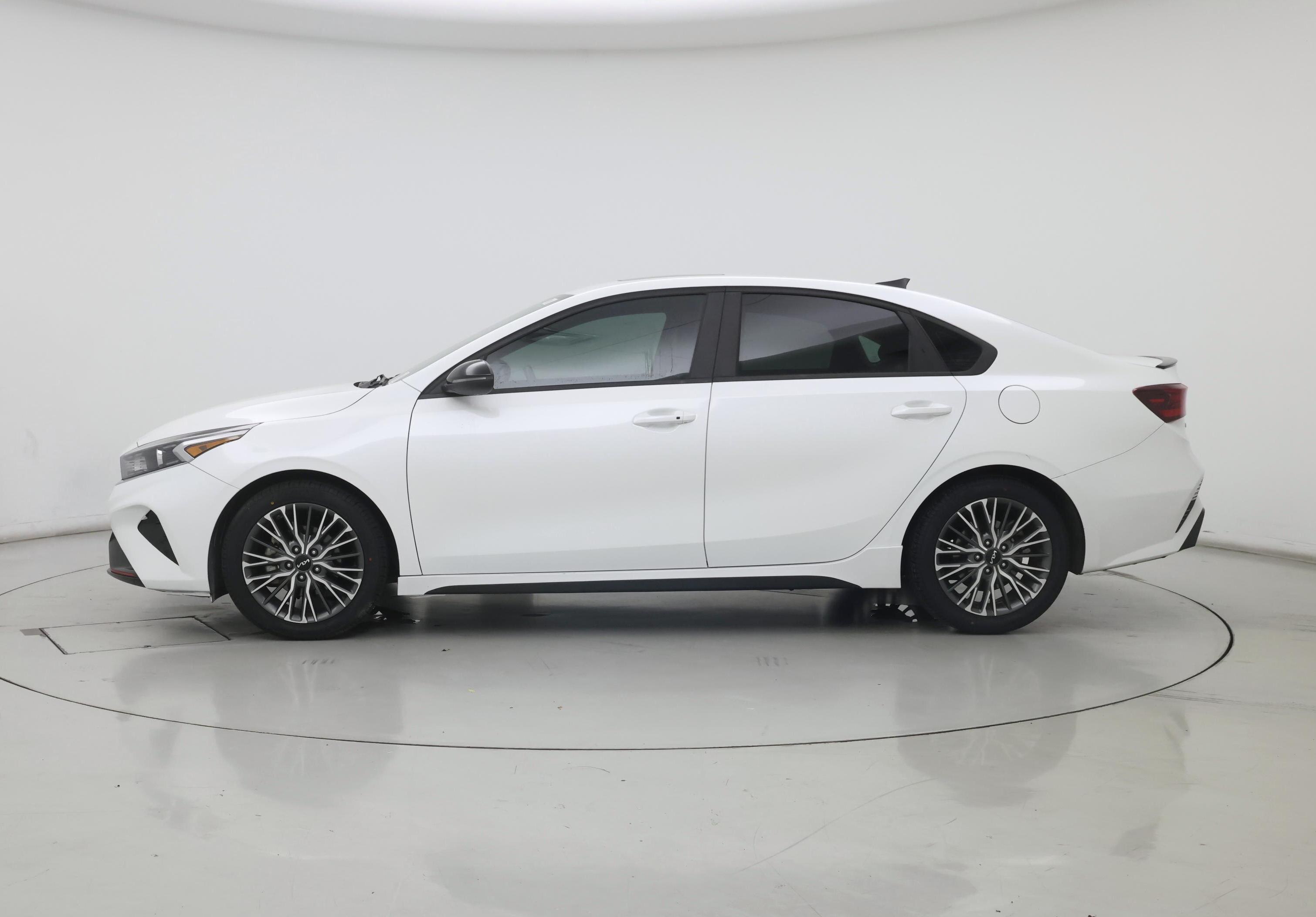 Thumbnail: 2022 Kia Forte - 3
