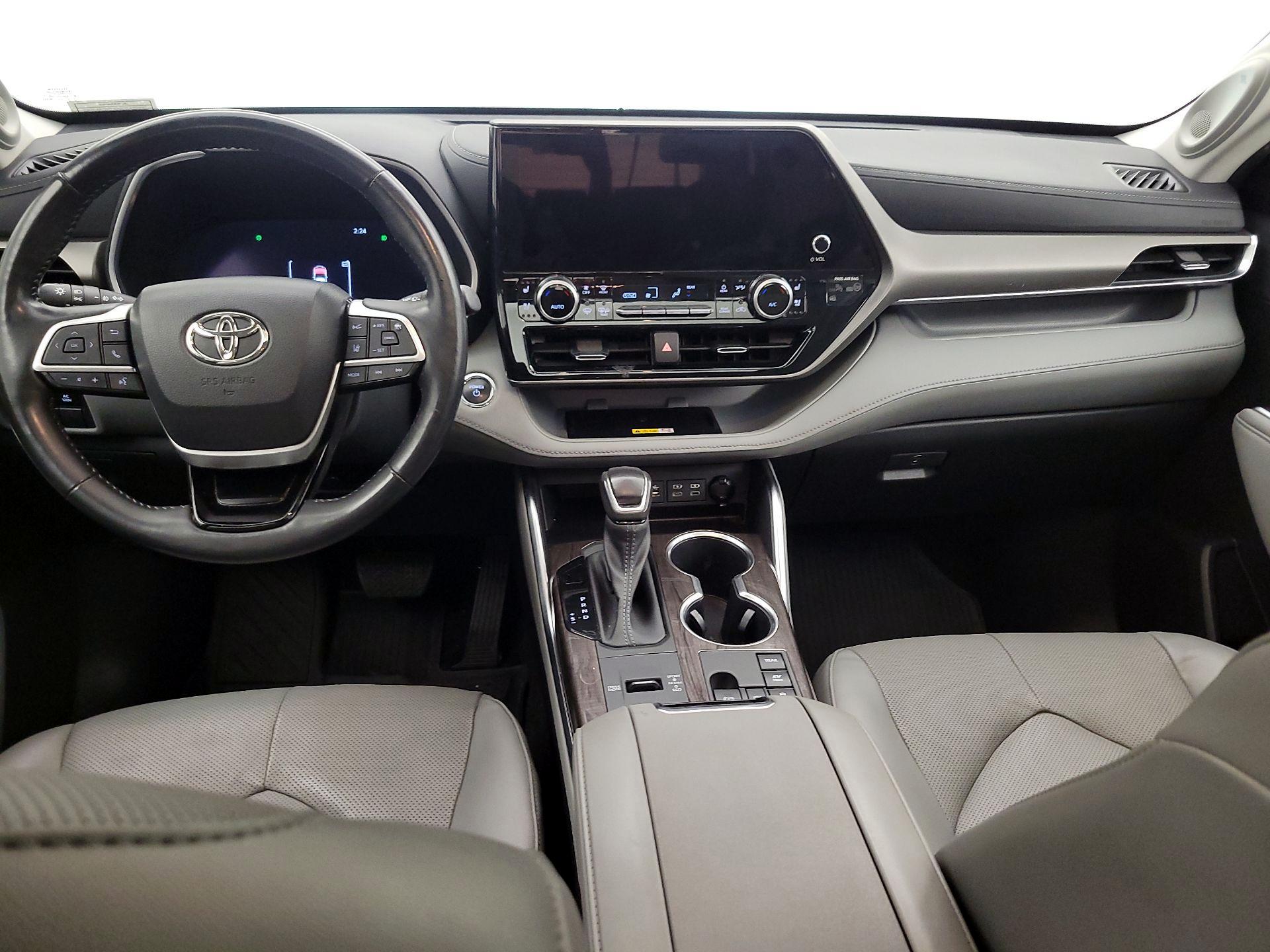 Thumbnail: 2023 Toyota Highlander - 9