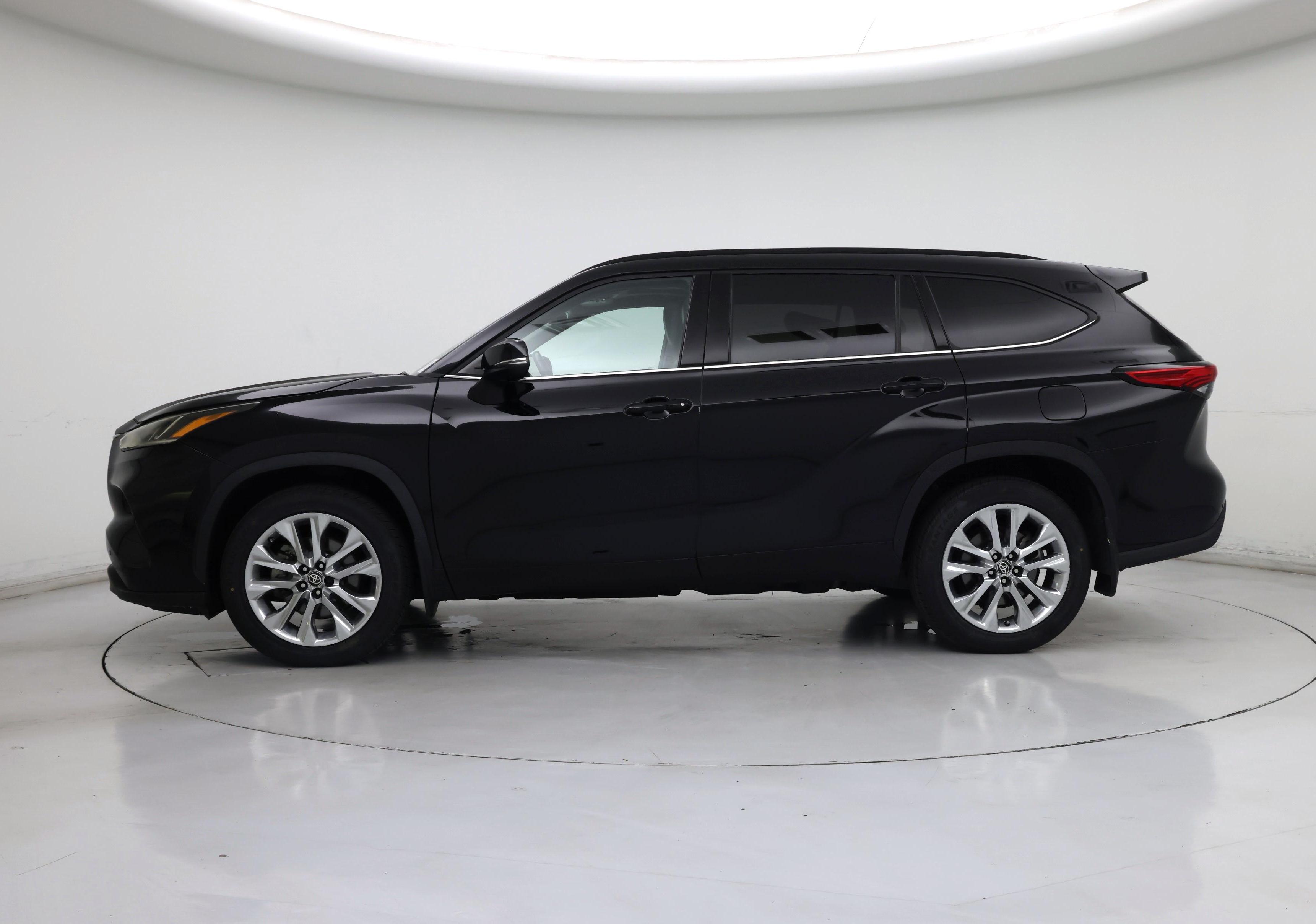 Thumbnail: 2023 Toyota Highlander - 3