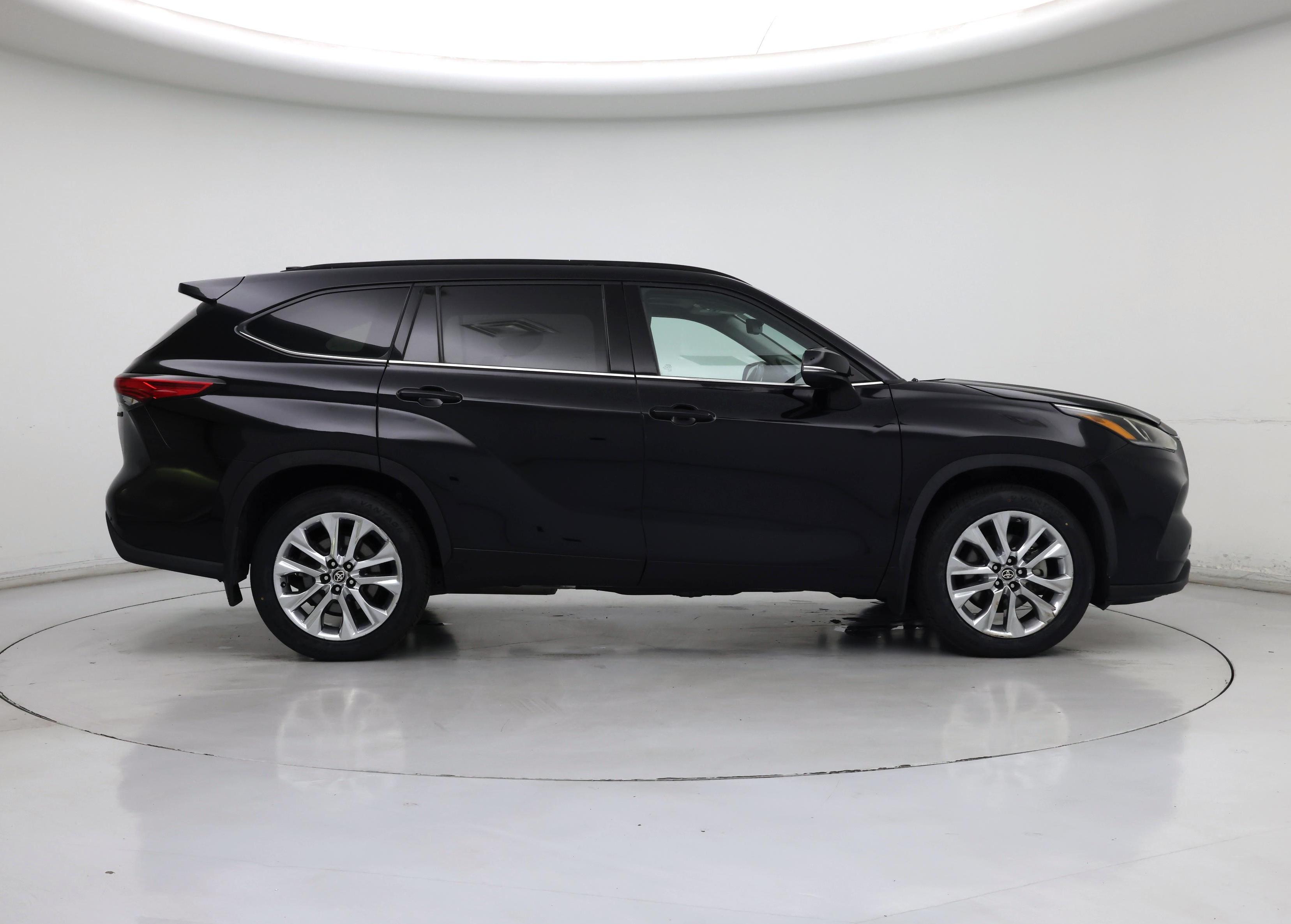 Thumbnail: 2023 Toyota Highlander - 7