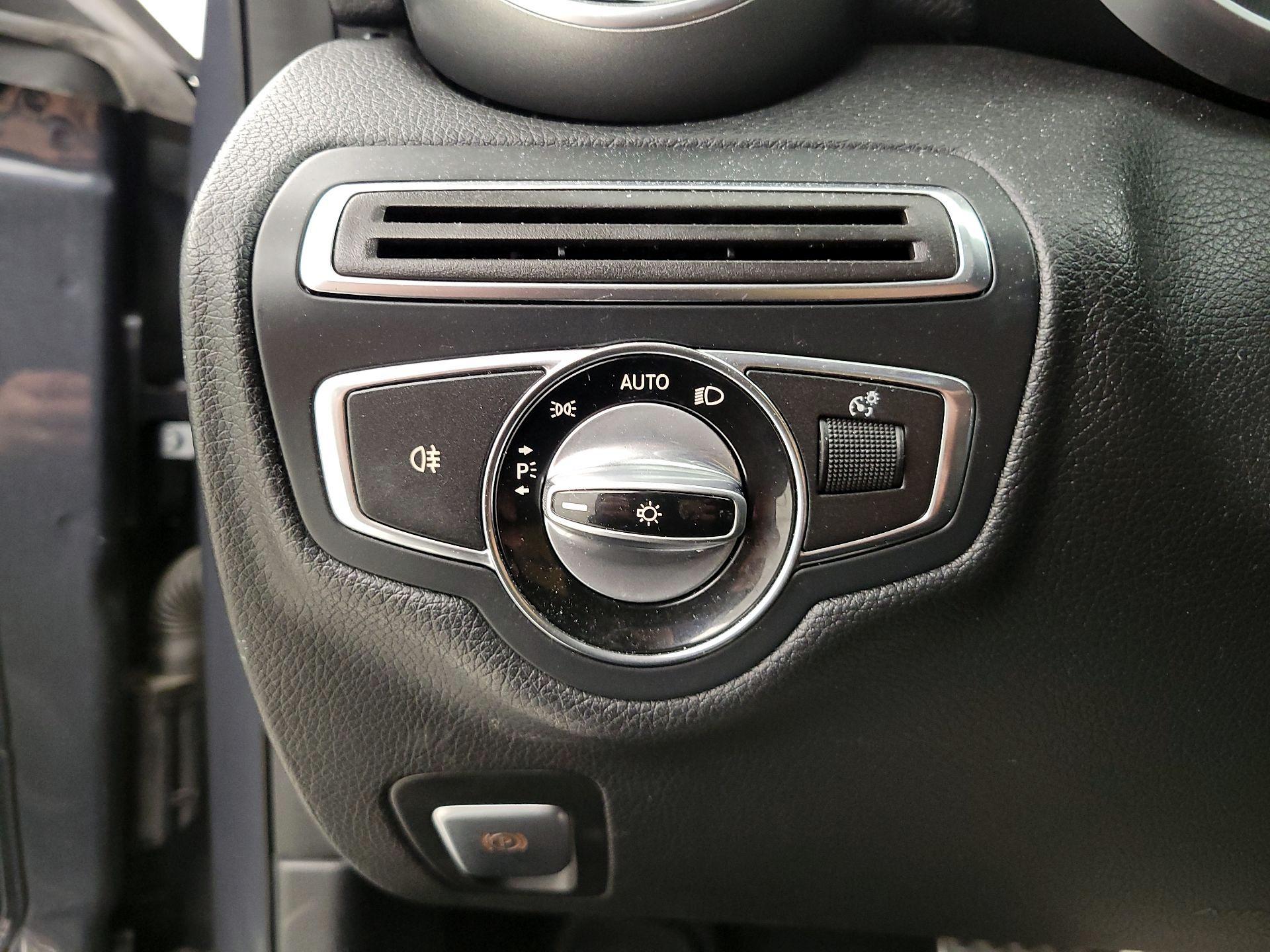 Thumbnail: 2015 Mercedes-Benz C-Class - 13