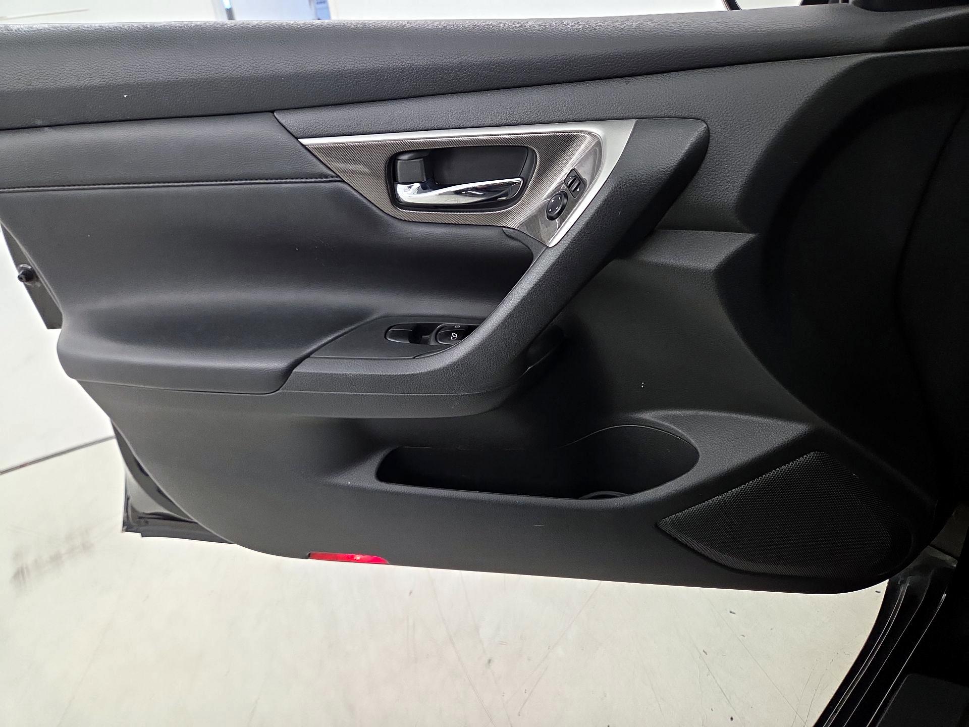 Thumbnail: 2015 Nissan Altima - 12