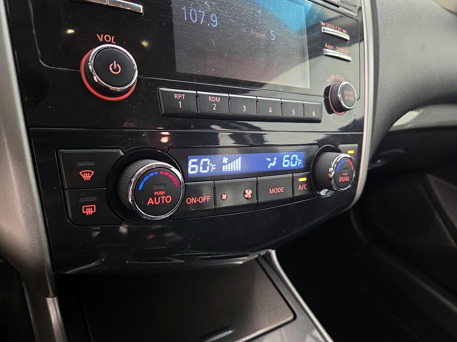 Thumbnail: 2015 Nissan Altima - 16