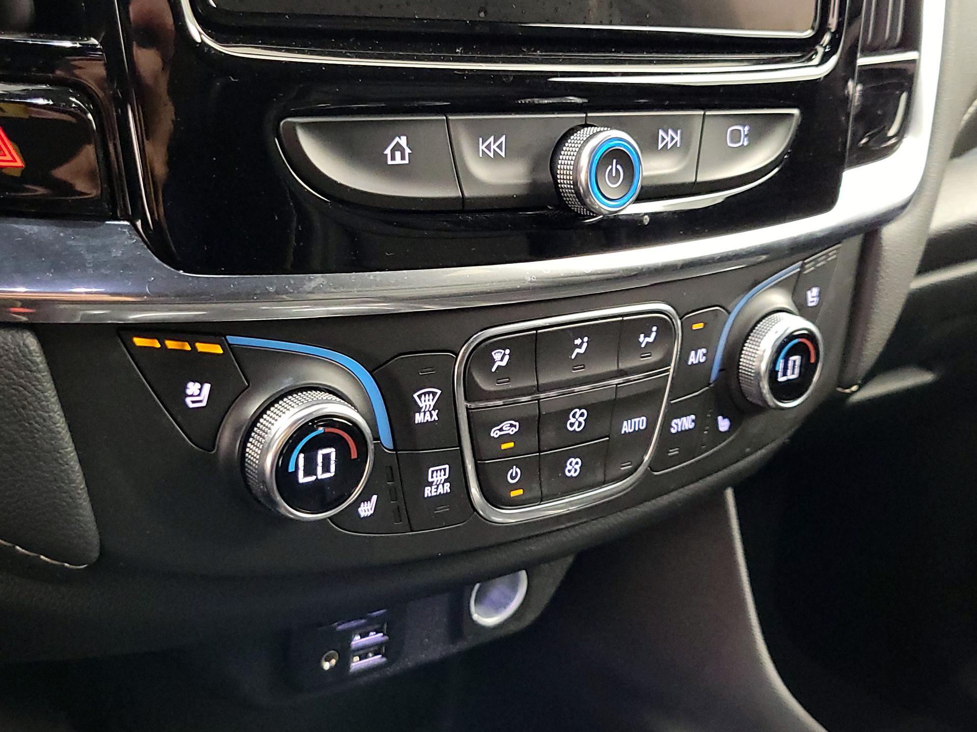 Thumbnail: 2023 Chevrolet Traverse - 16