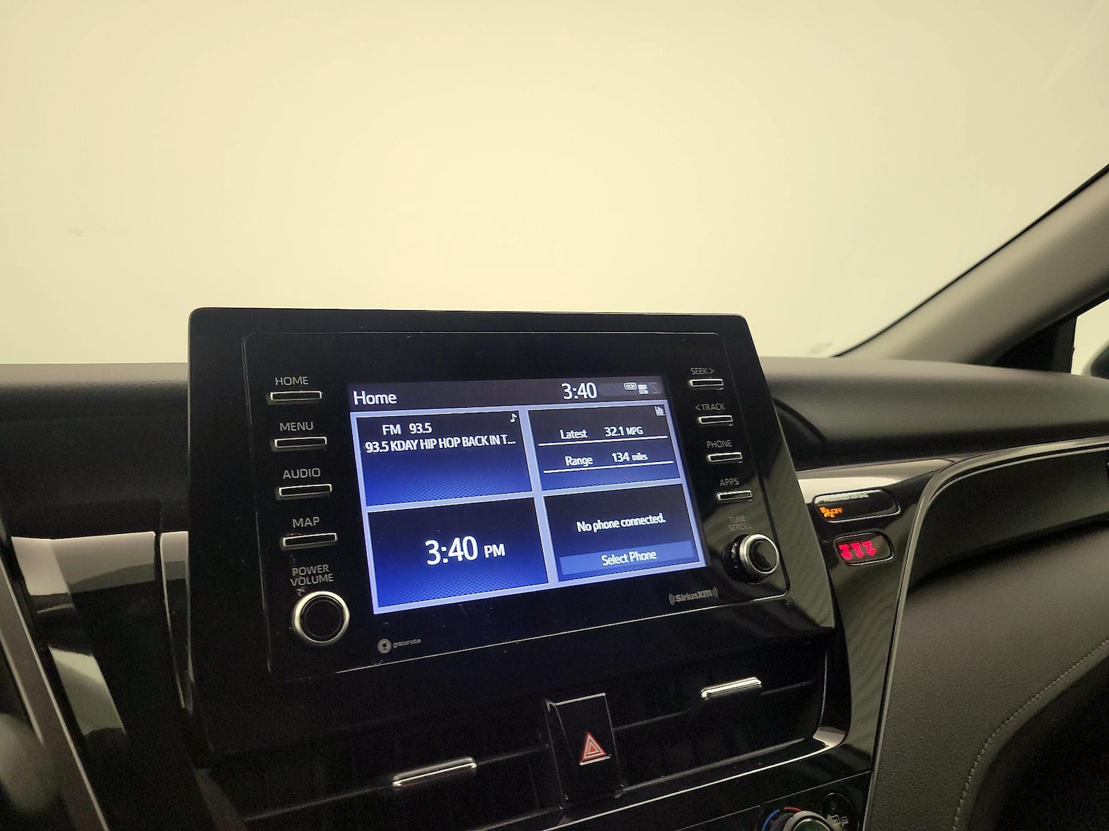 2023 Toyota Camry SE - Photo 17