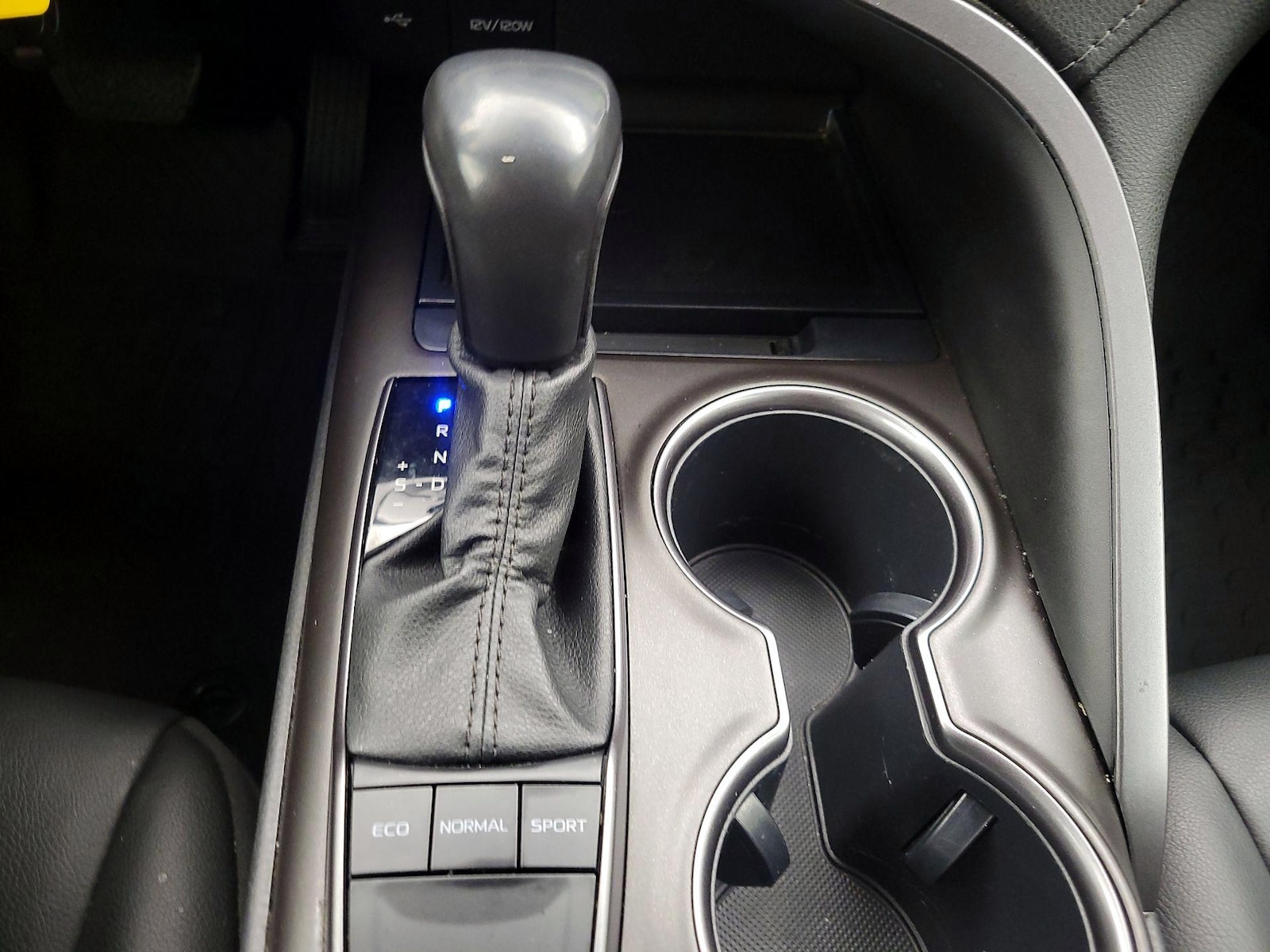 2023 Toyota Camry SE - Photo 19