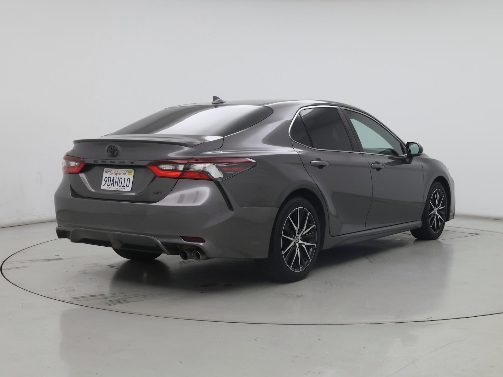 2023 Toyota Camry SE - Photo 9