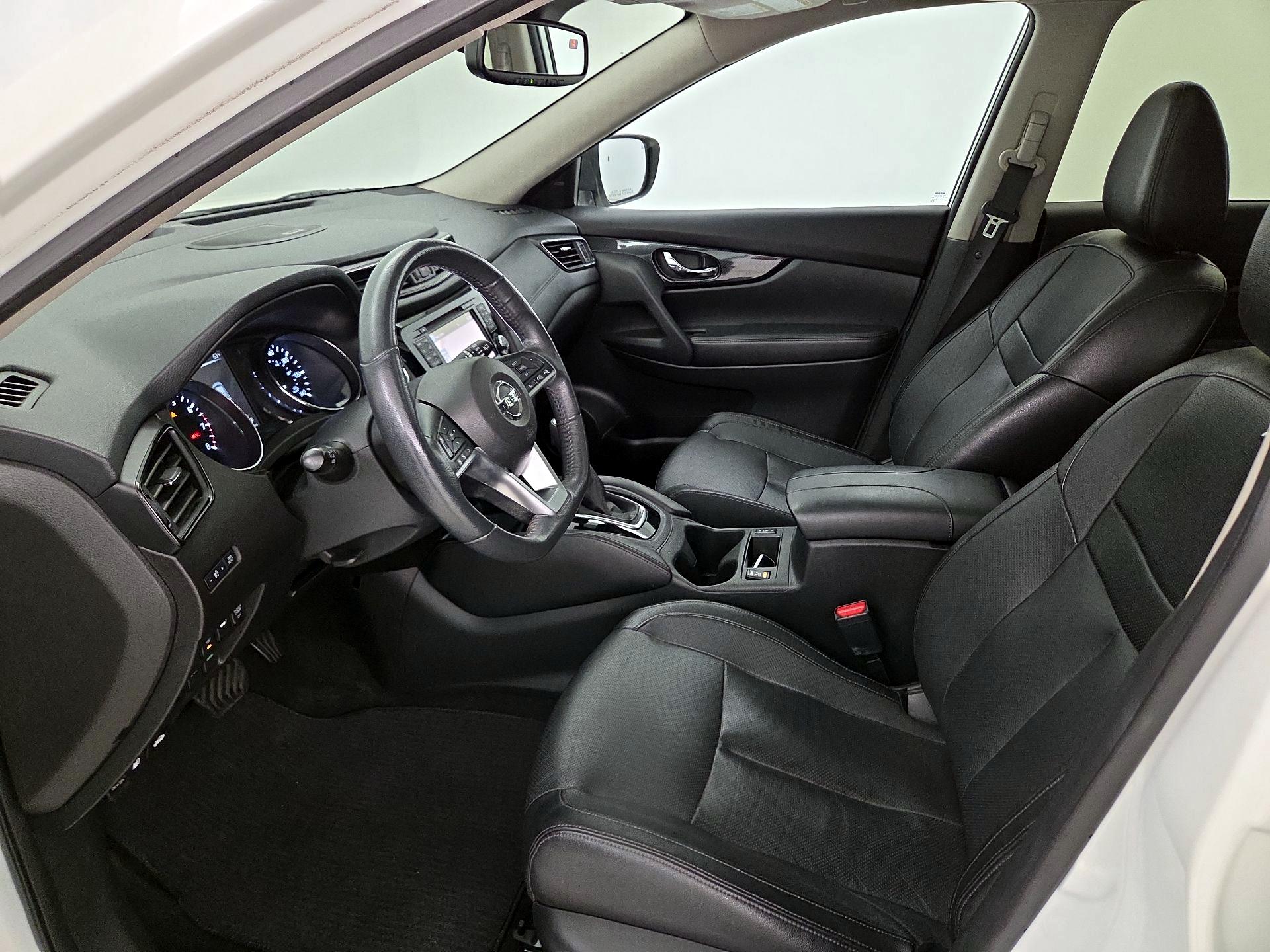 Thumbnail: 2017 Nissan Rogue - 11