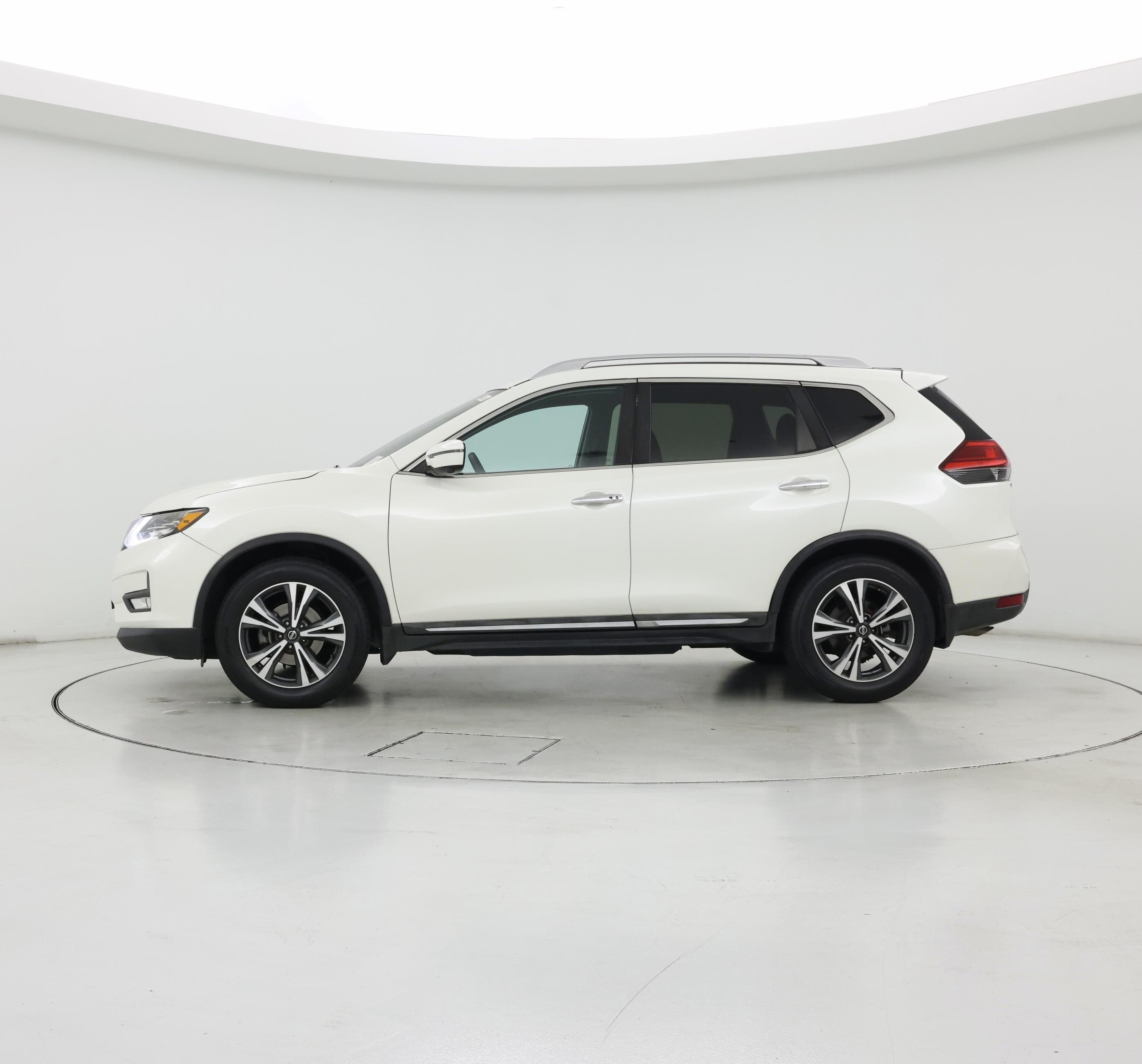 Thumbnail: 2017 Nissan Rogue - 3