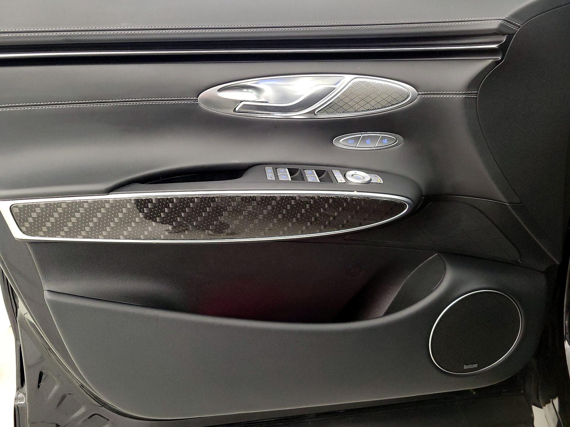 Thumbnail: 2025 Genesis GV70 - 12