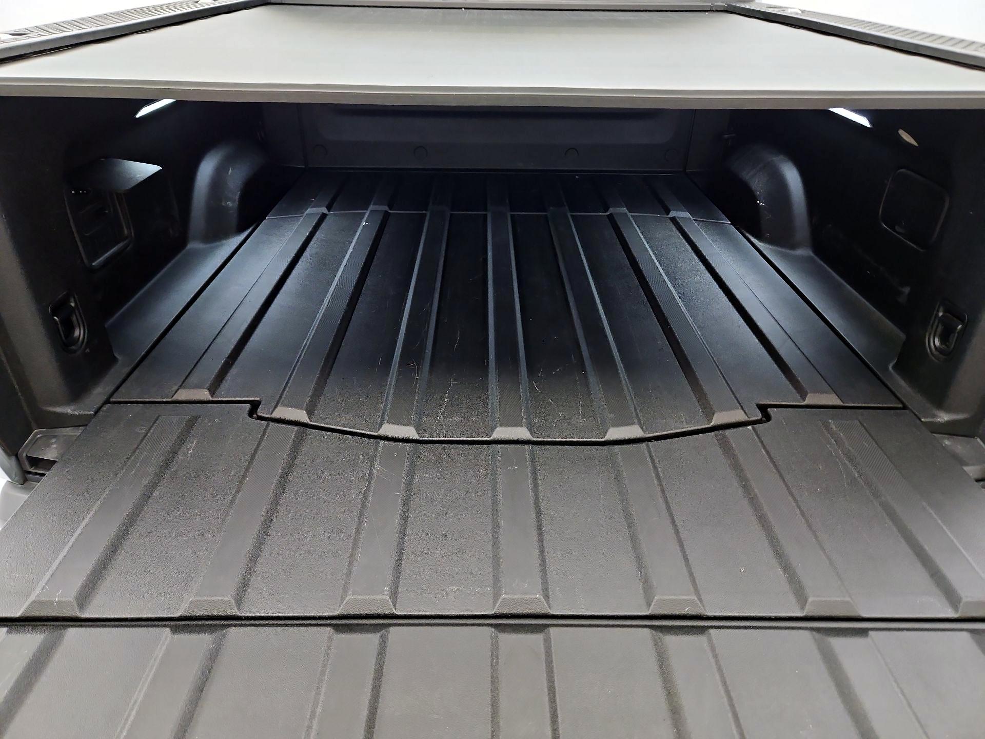 Thumbnail: 2025 Rivian R1T - 20