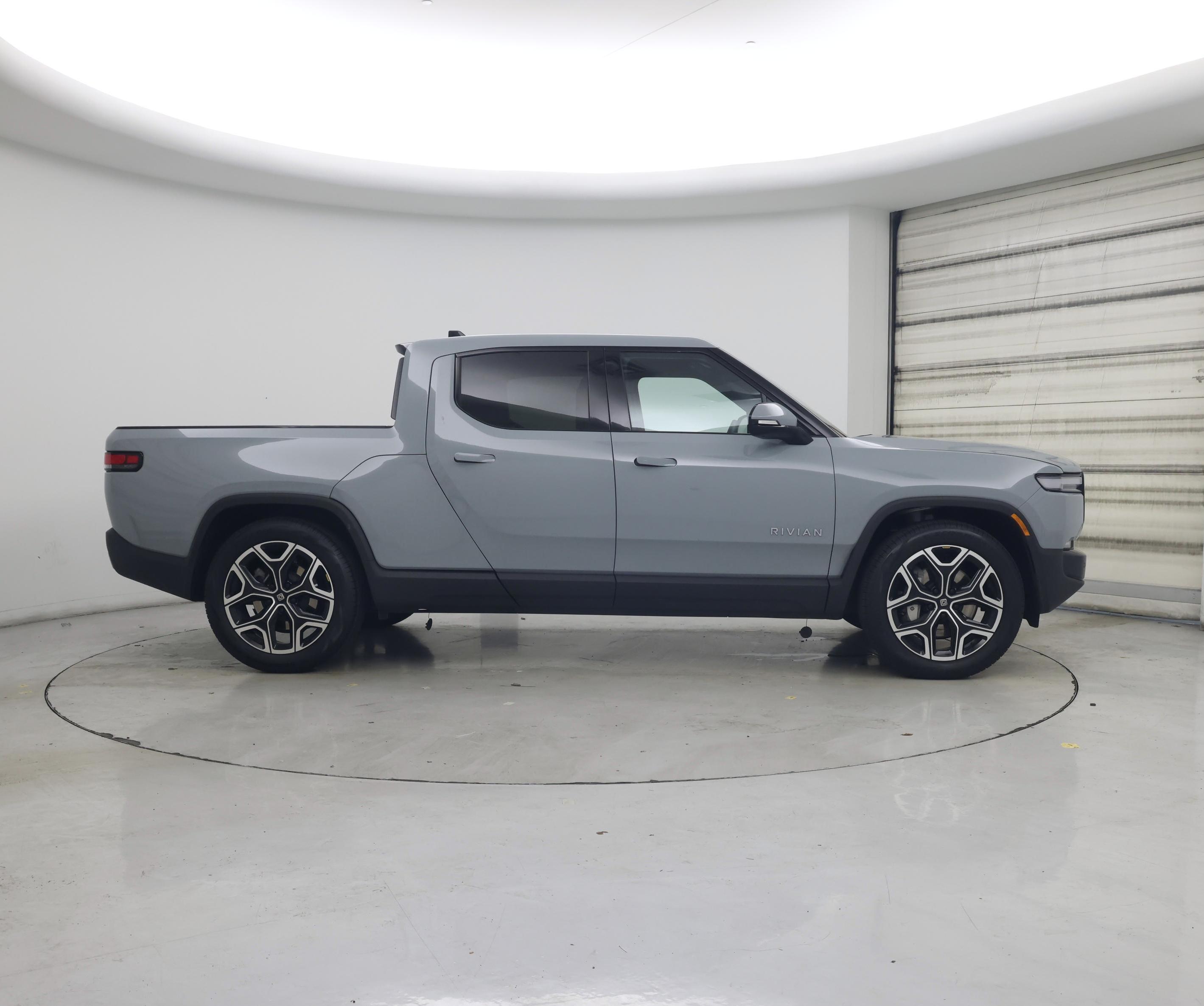 Thumbnail: 2025 Rivian R1T - 7