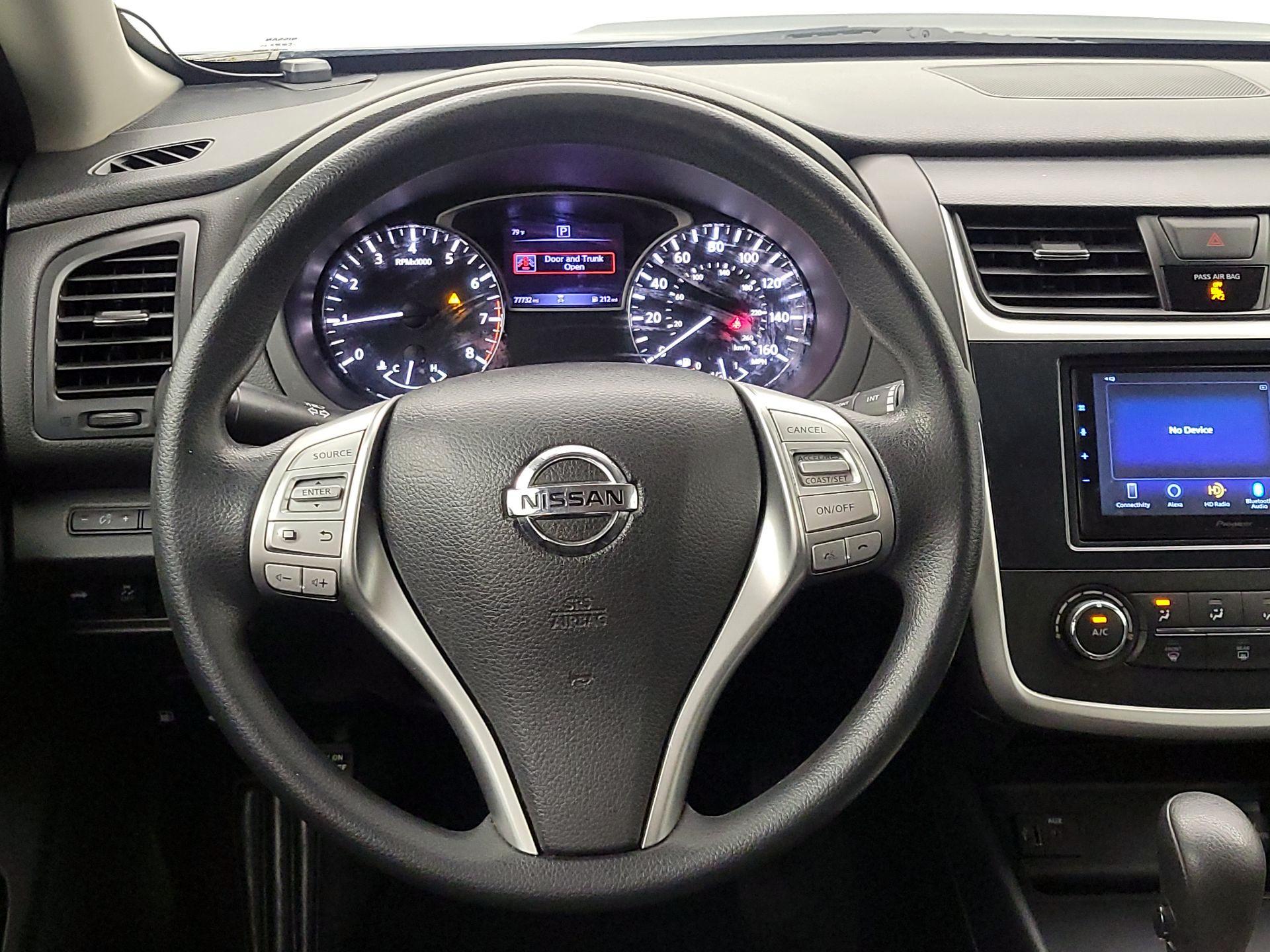 Thumbnail: 2018 Nissan Altima - 10