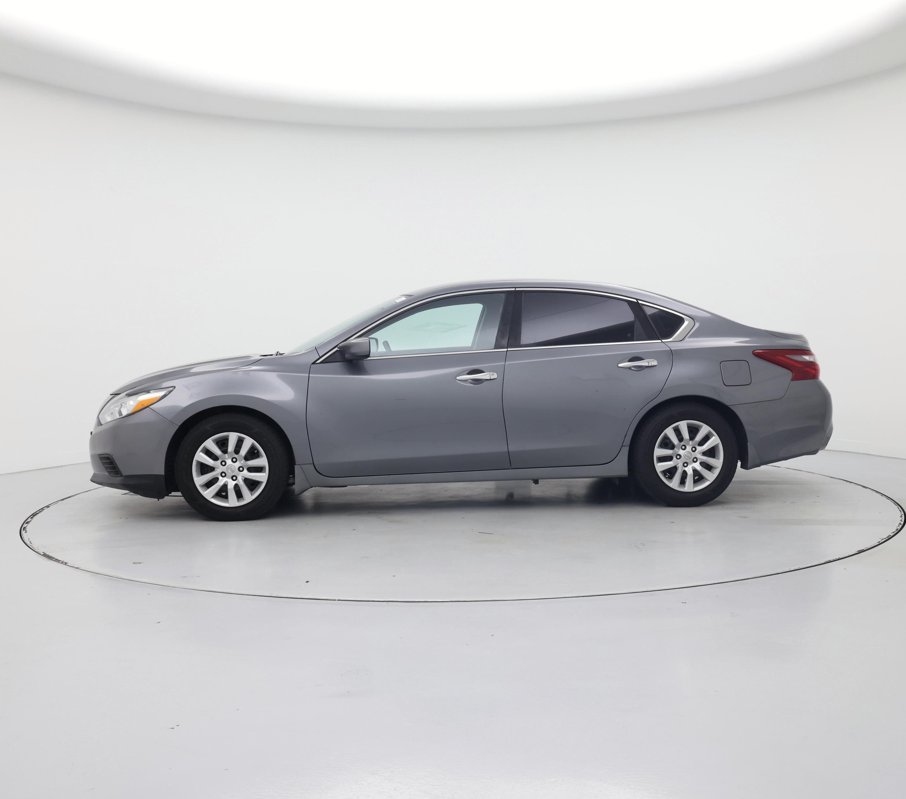 Thumbnail: 2018 Nissan Altima - 3