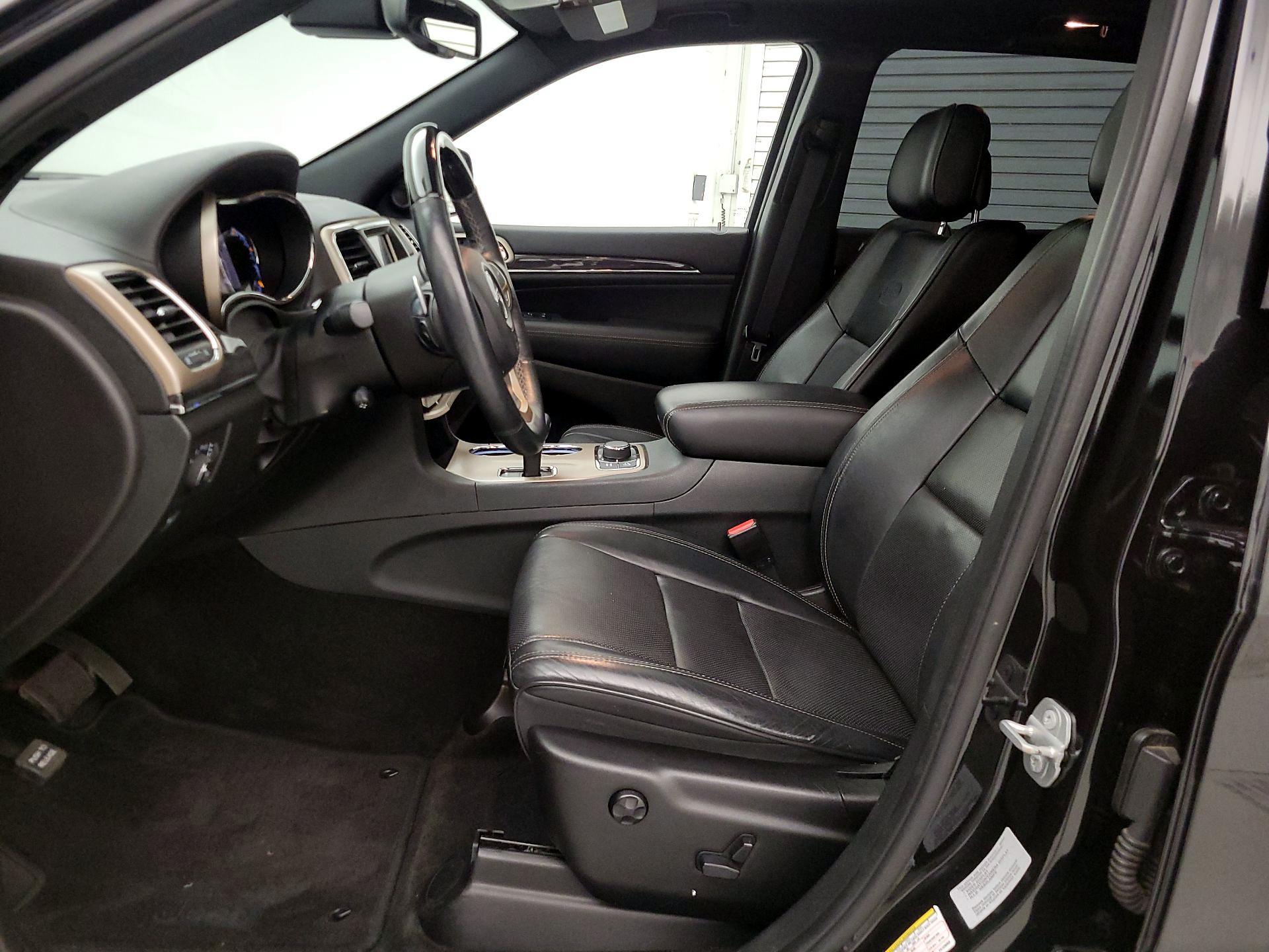 Thumbnail: 2015 Jeep Grand Cherokee - 11
