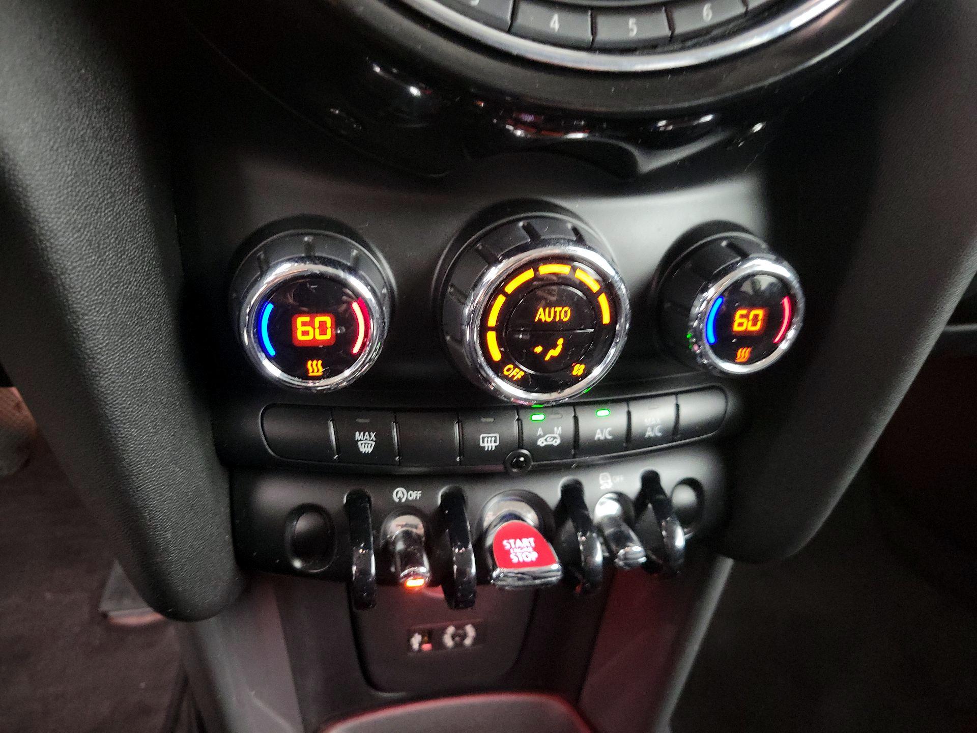 Thumbnail: 2015 MINI Cooper Hardtop - 15