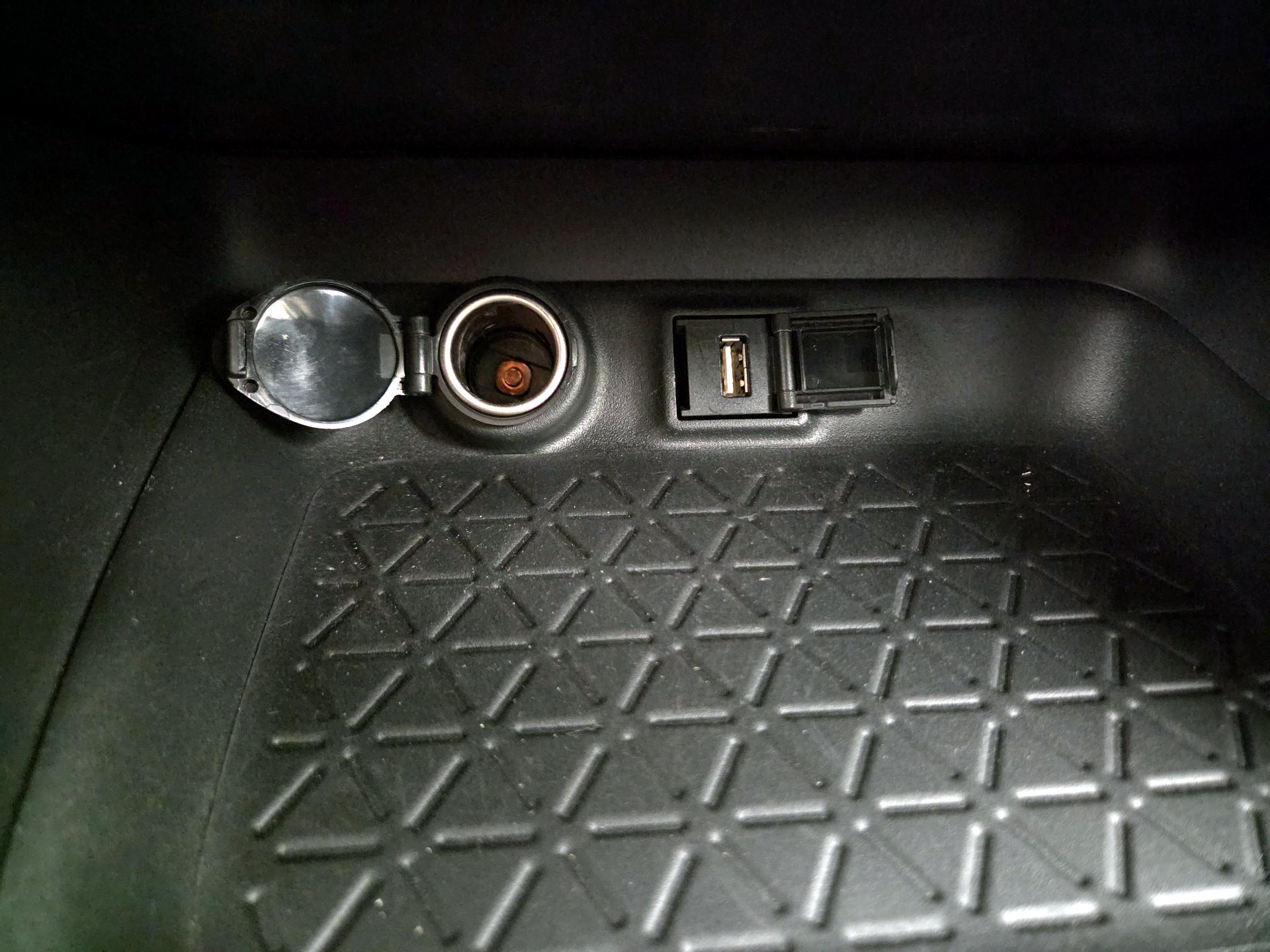 Thumbnail: 2021 Toyota RAV4 - 18