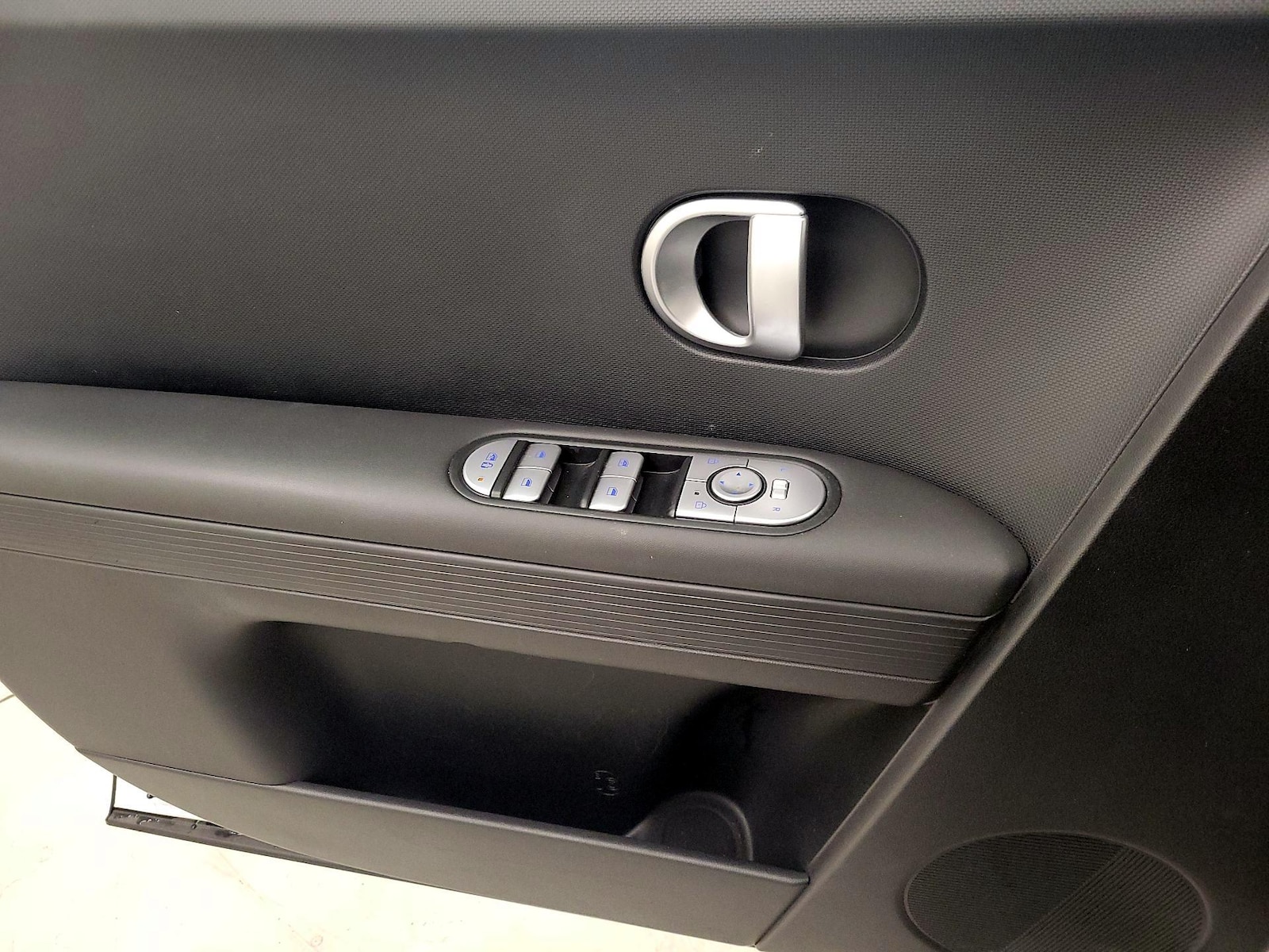2023 Hyundai IONIQ 5 SE - Photo 13