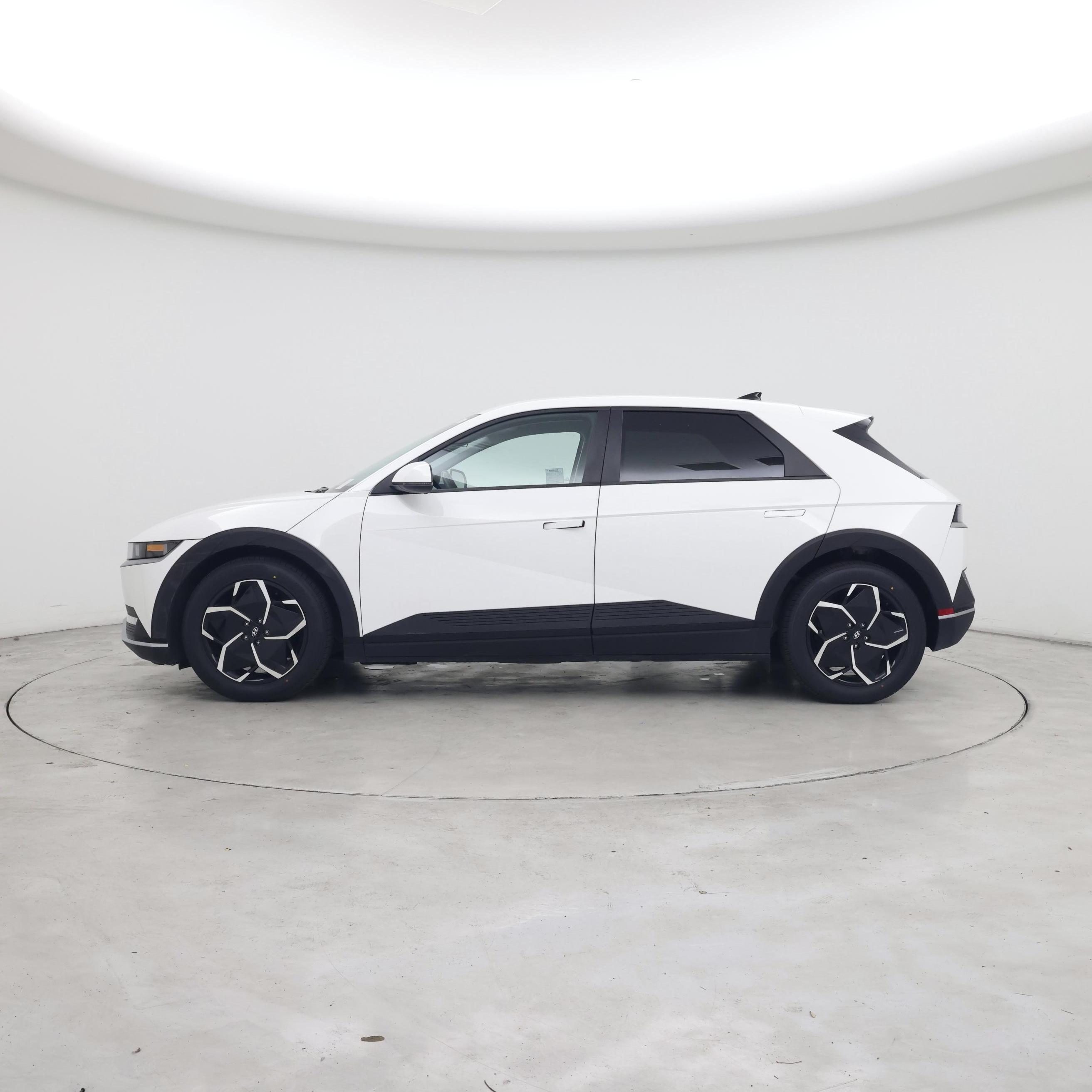 Thumbnail: 2023 Hyundai Ioniq 5 - 3