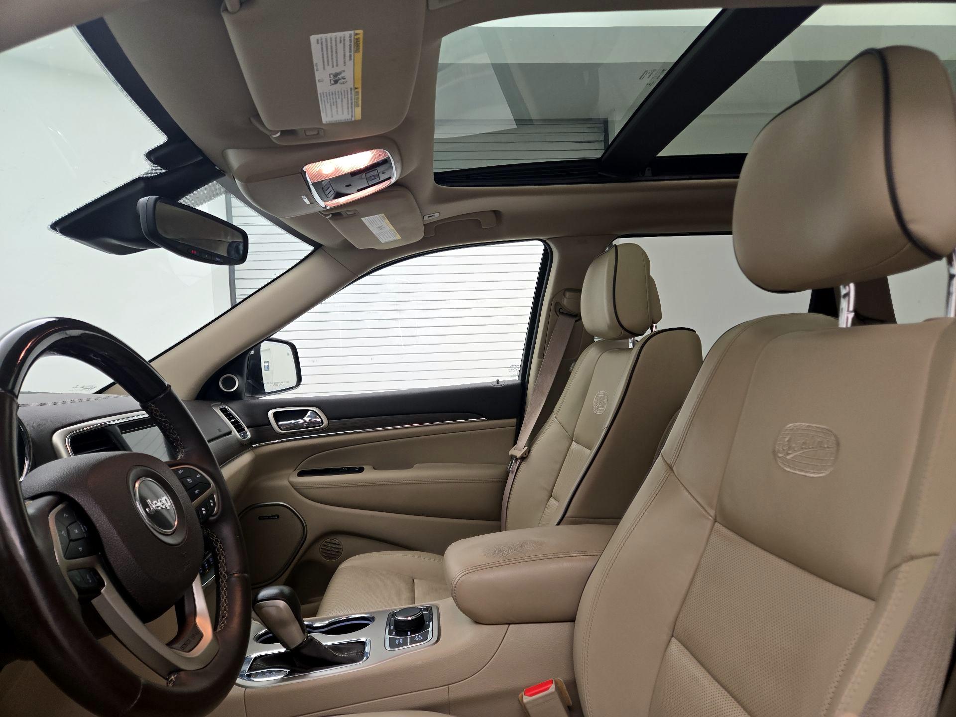 Thumbnail: 2017 Jeep Grand Cherokee - 19