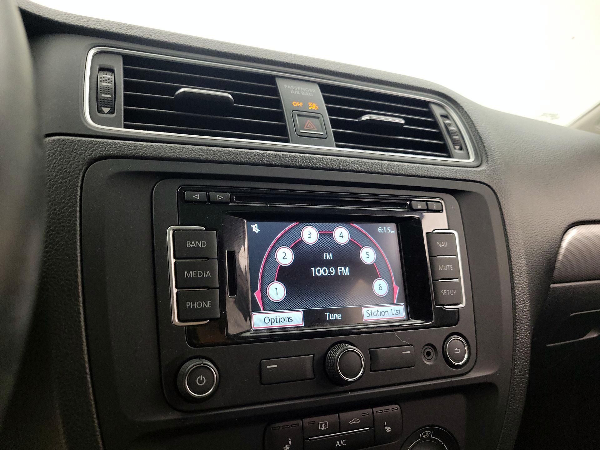 Thumbnail: 2015 Volkswagen Jetta - 15