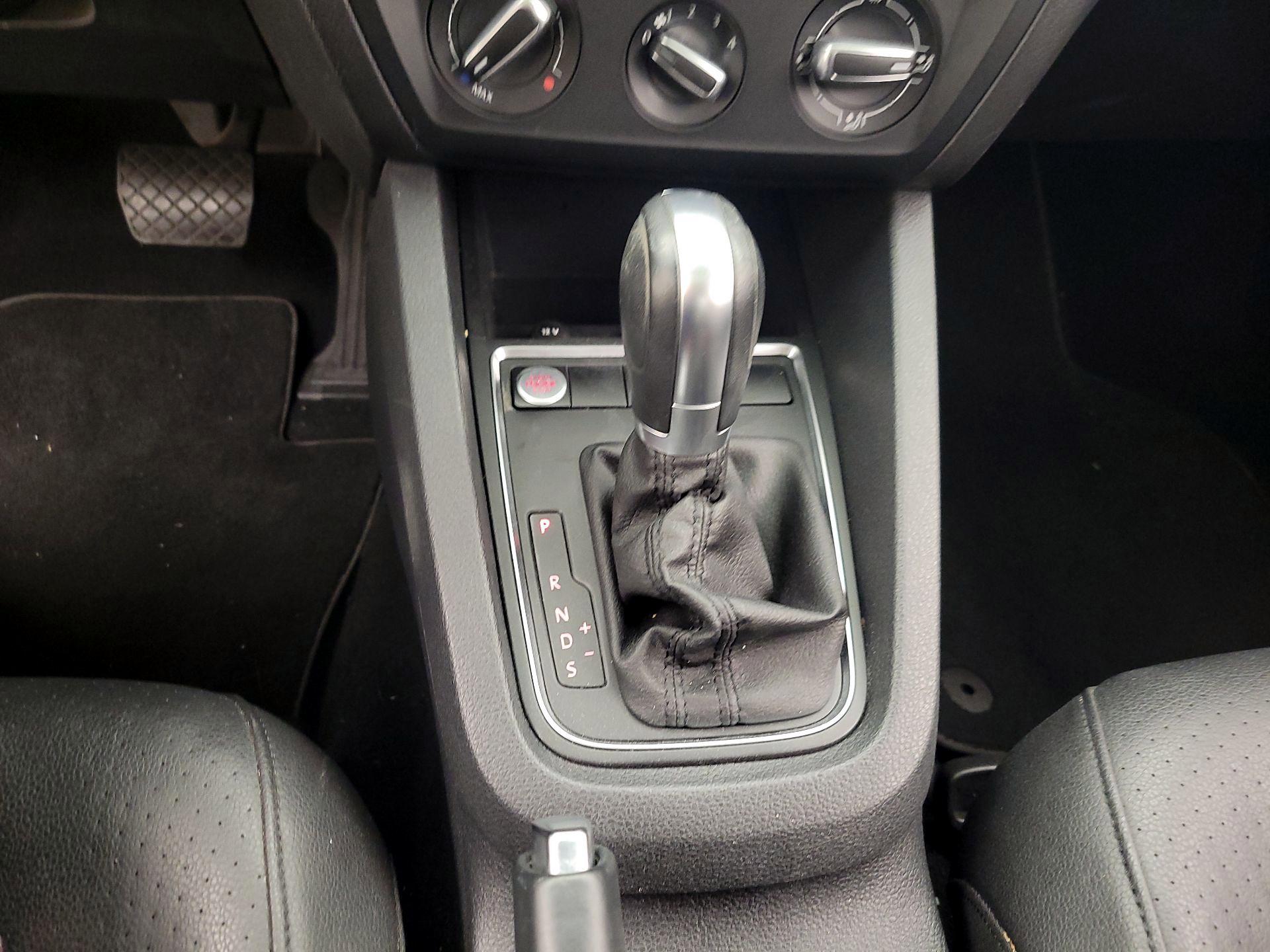 Thumbnail: 2015 Volkswagen Jetta - 17