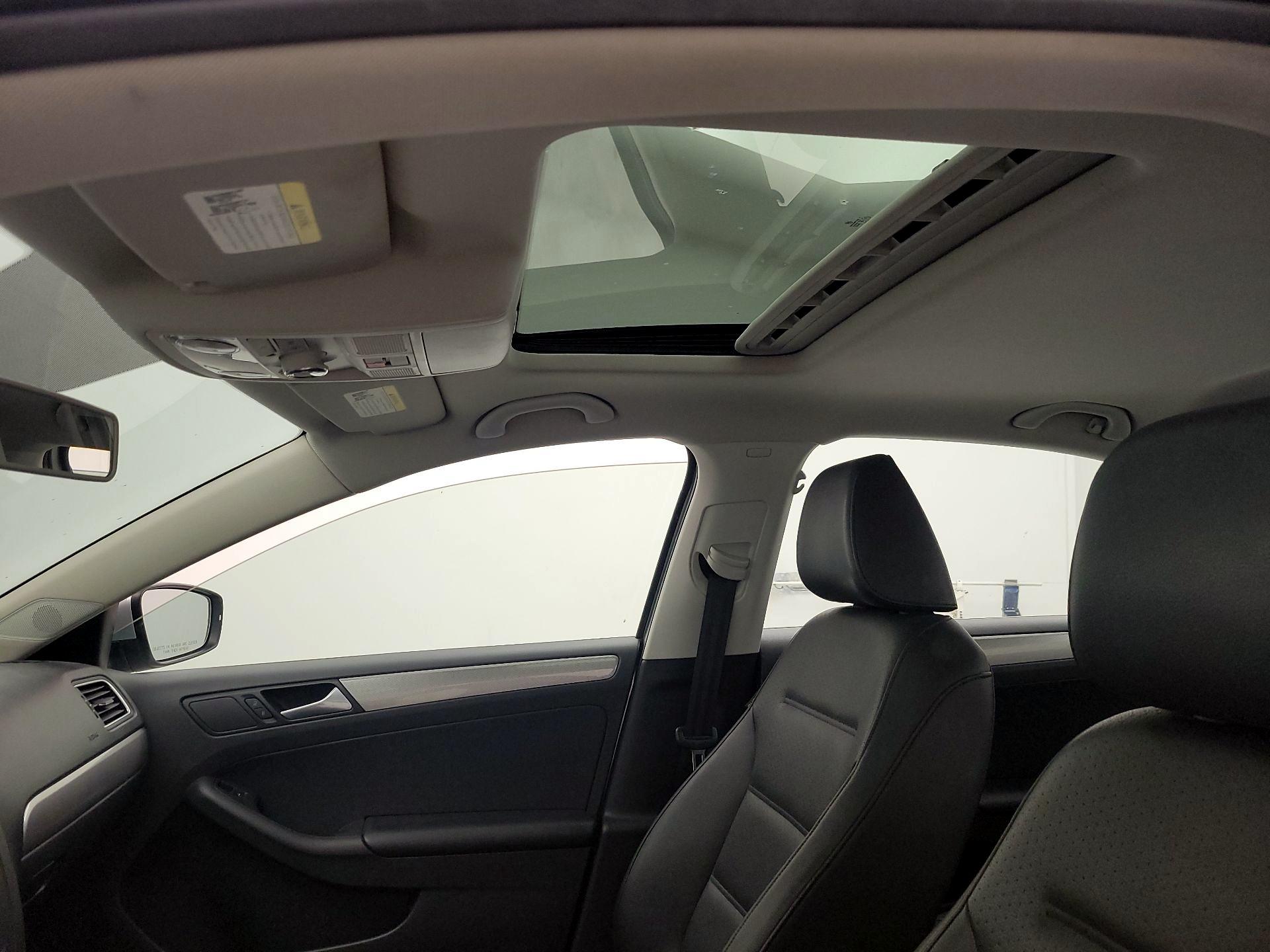 Thumbnail: 2015 Volkswagen Jetta - 19