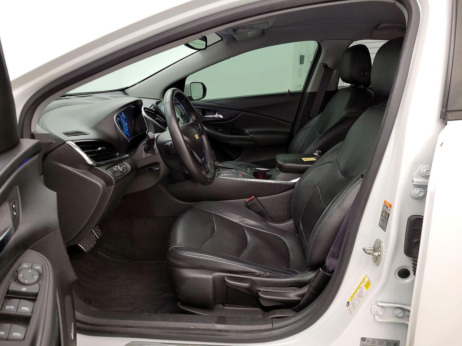 Thumbnail: 2016 Chevrolet Volt - 11