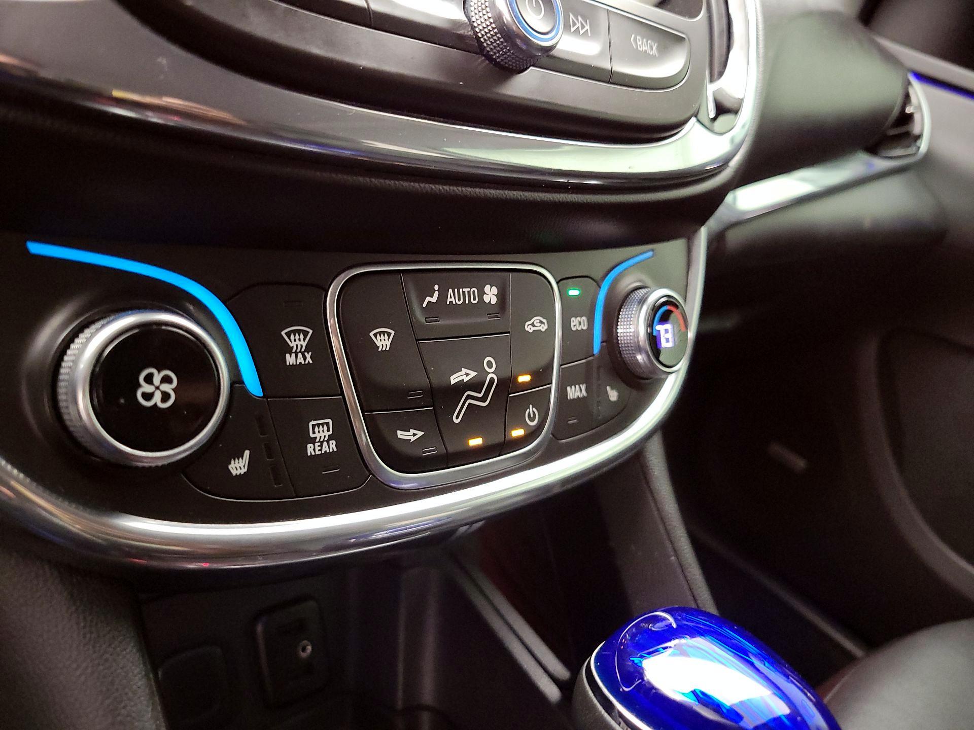 Thumbnail: 2016 Chevrolet Volt - 17