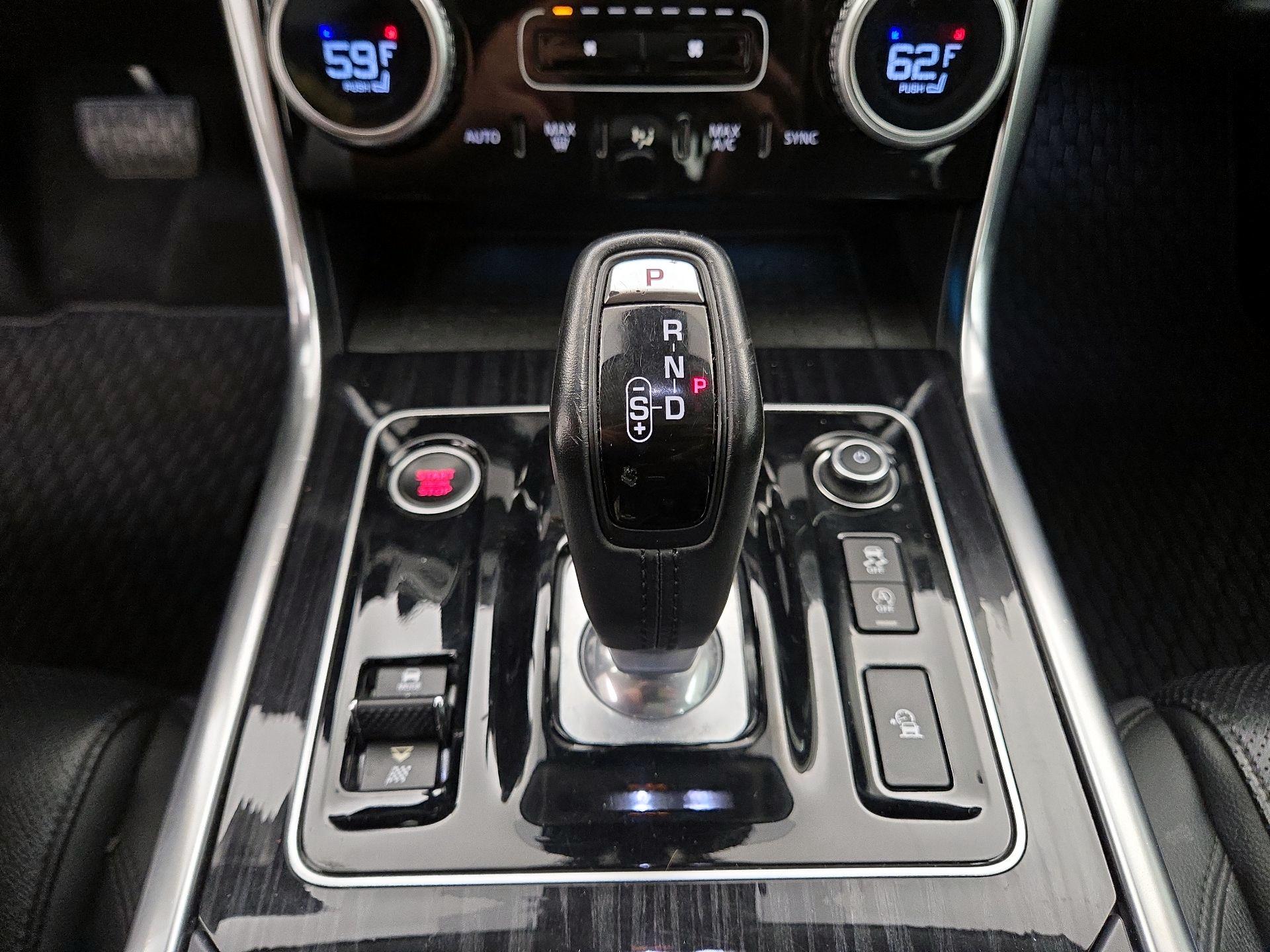 Thumbnail: 2020 Jaguar XE - 18